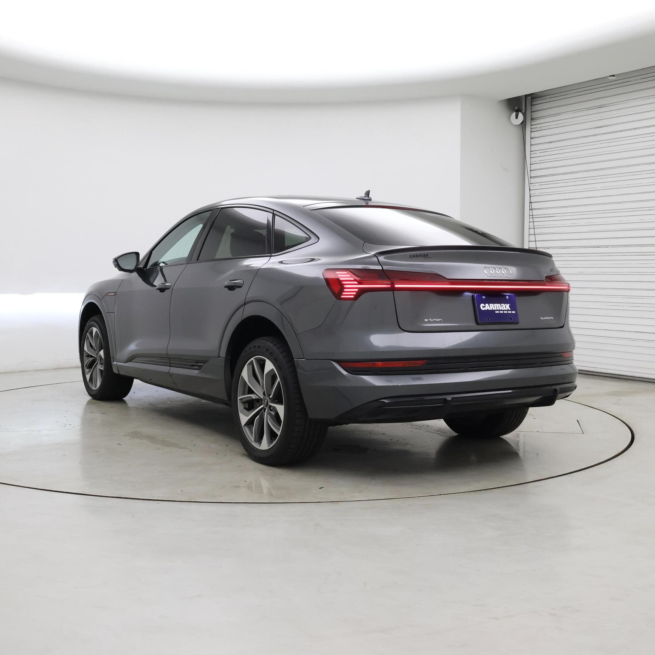 Thumbnail: 2021 Audi e-tron S - 2