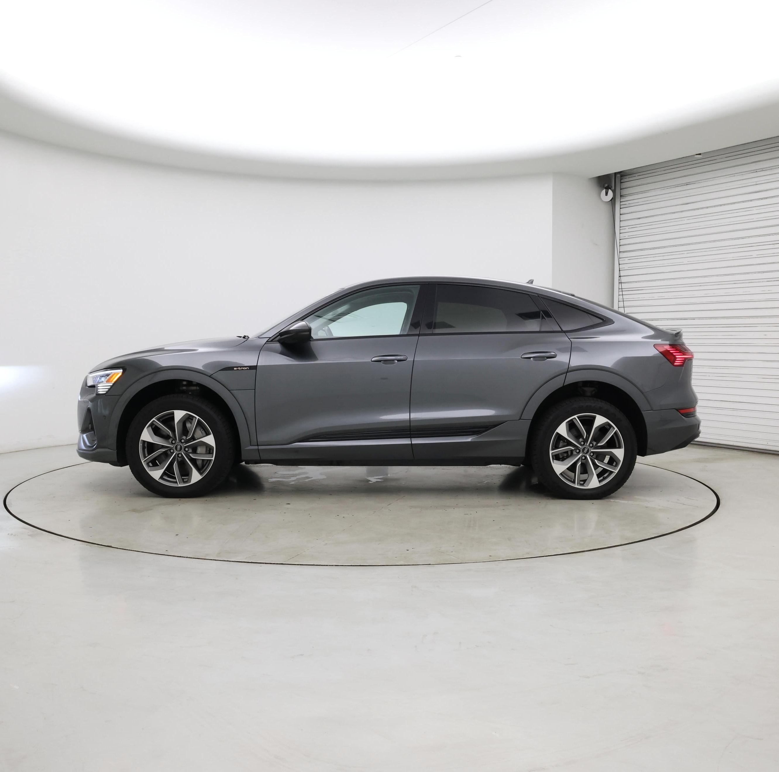 Thumbnail: 2021 Audi e-tron S - 3