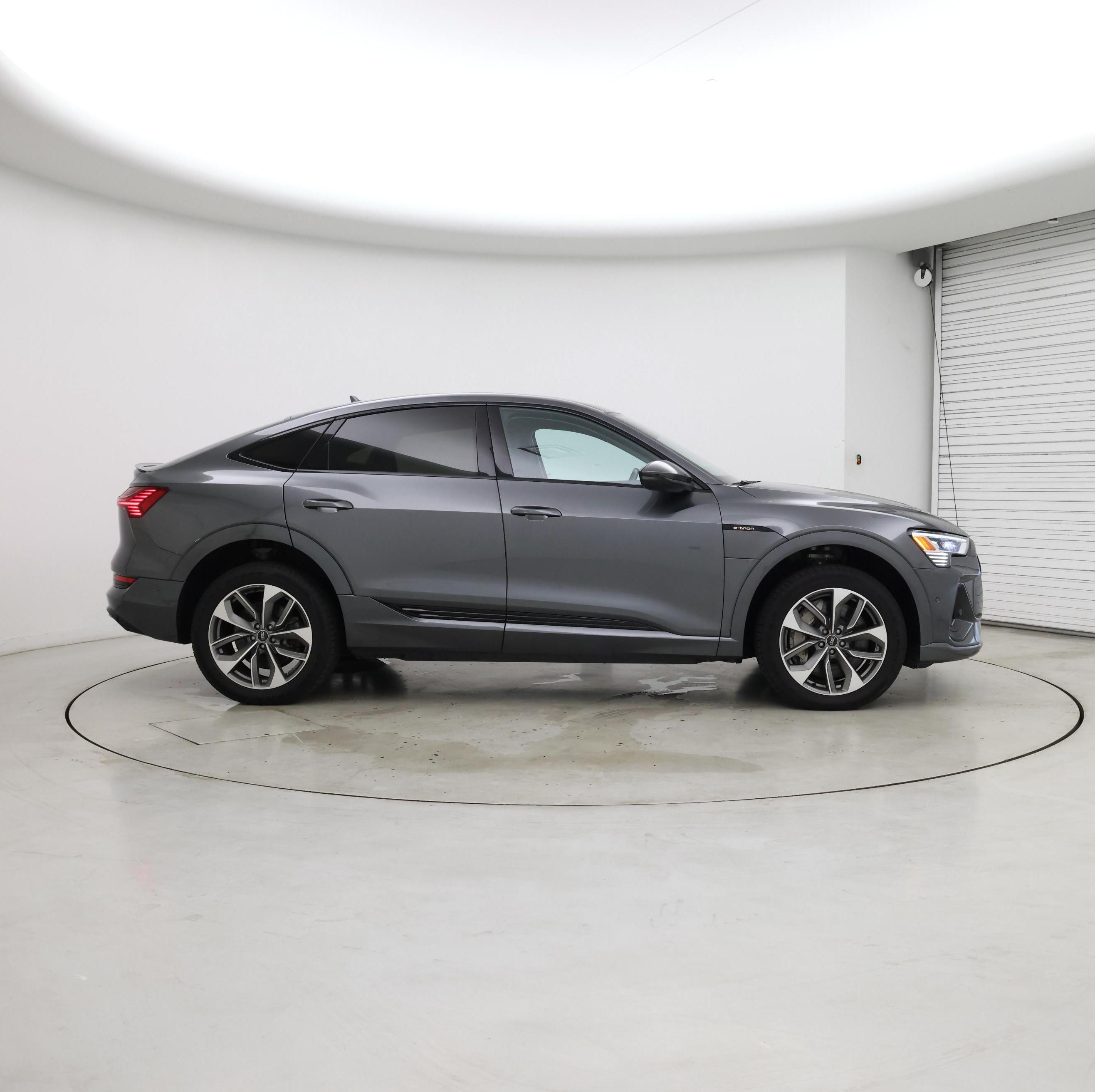 Thumbnail: 2021 Audi e-tron S - 7