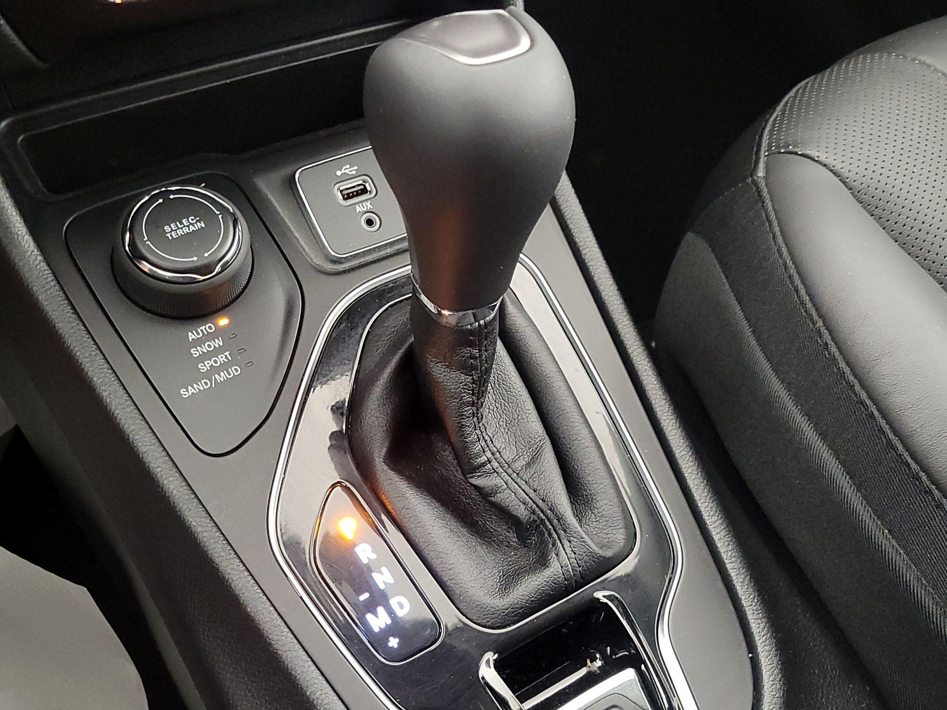 Thumbnail: 2019 Jeep Cherokee - 18