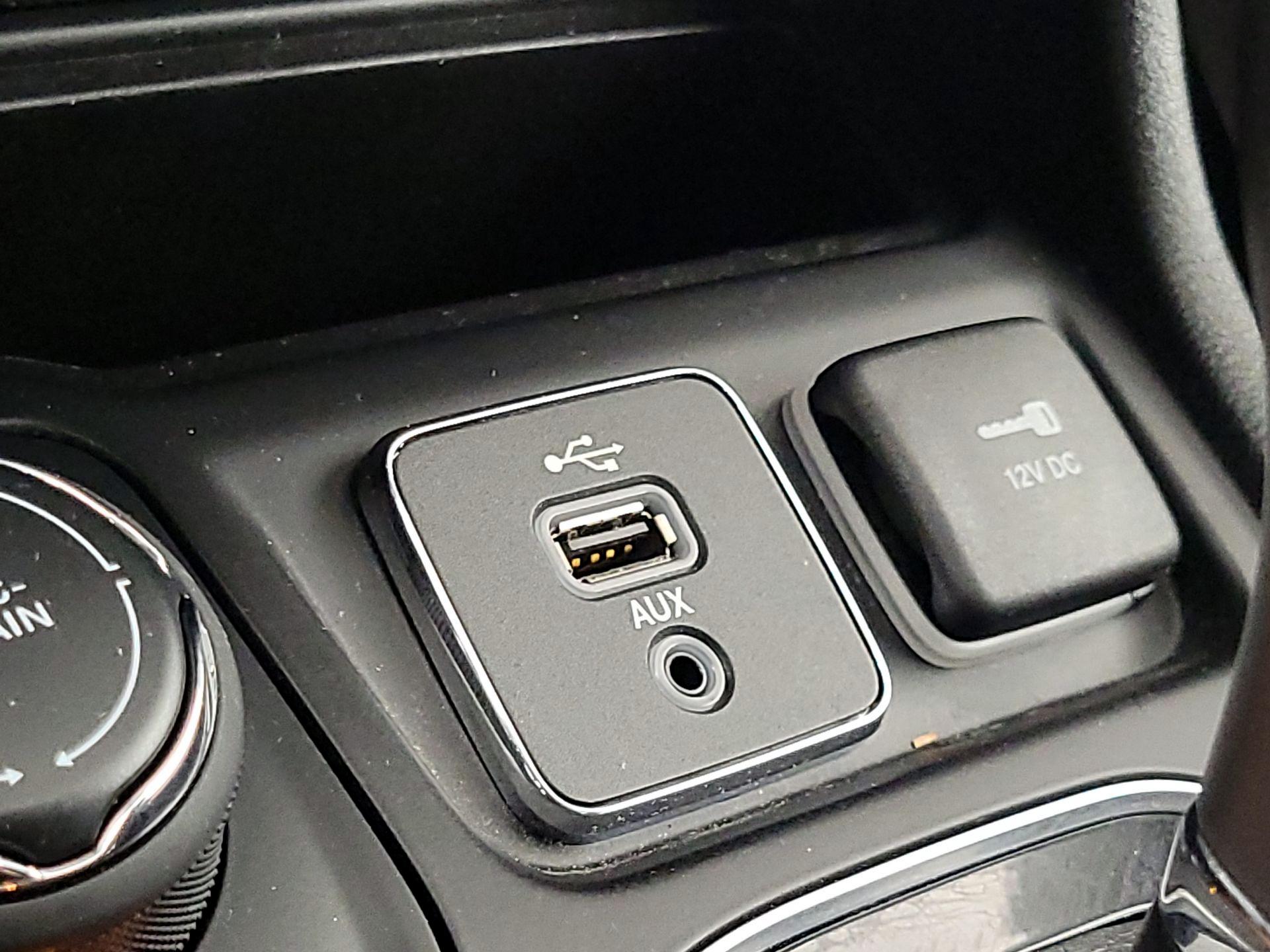 Thumbnail: 2019 Jeep Cherokee - 19