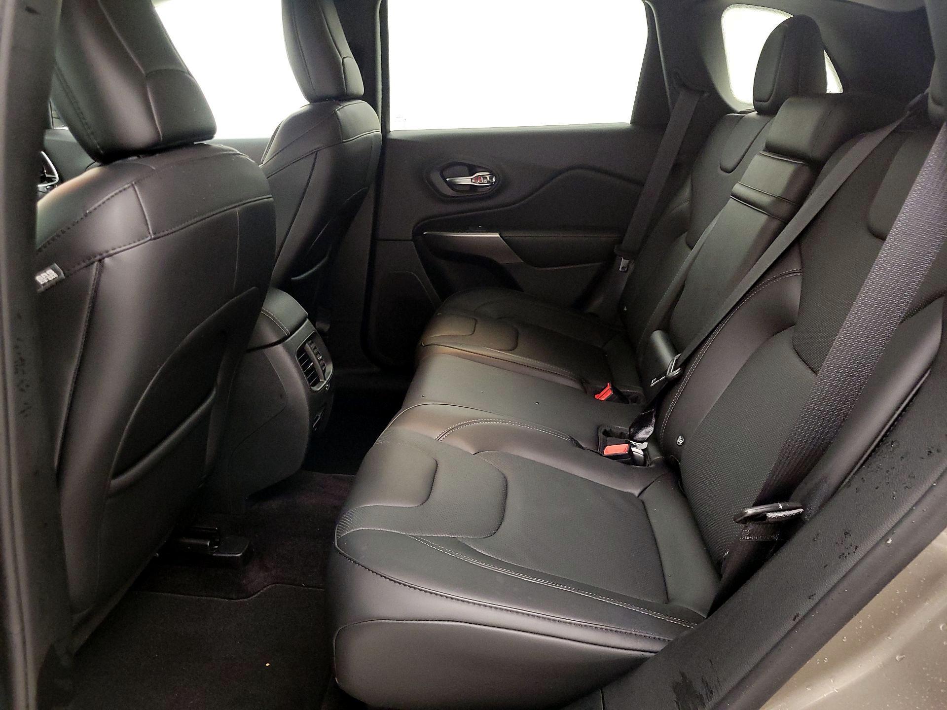 Thumbnail: 2019 Jeep Cherokee - 20