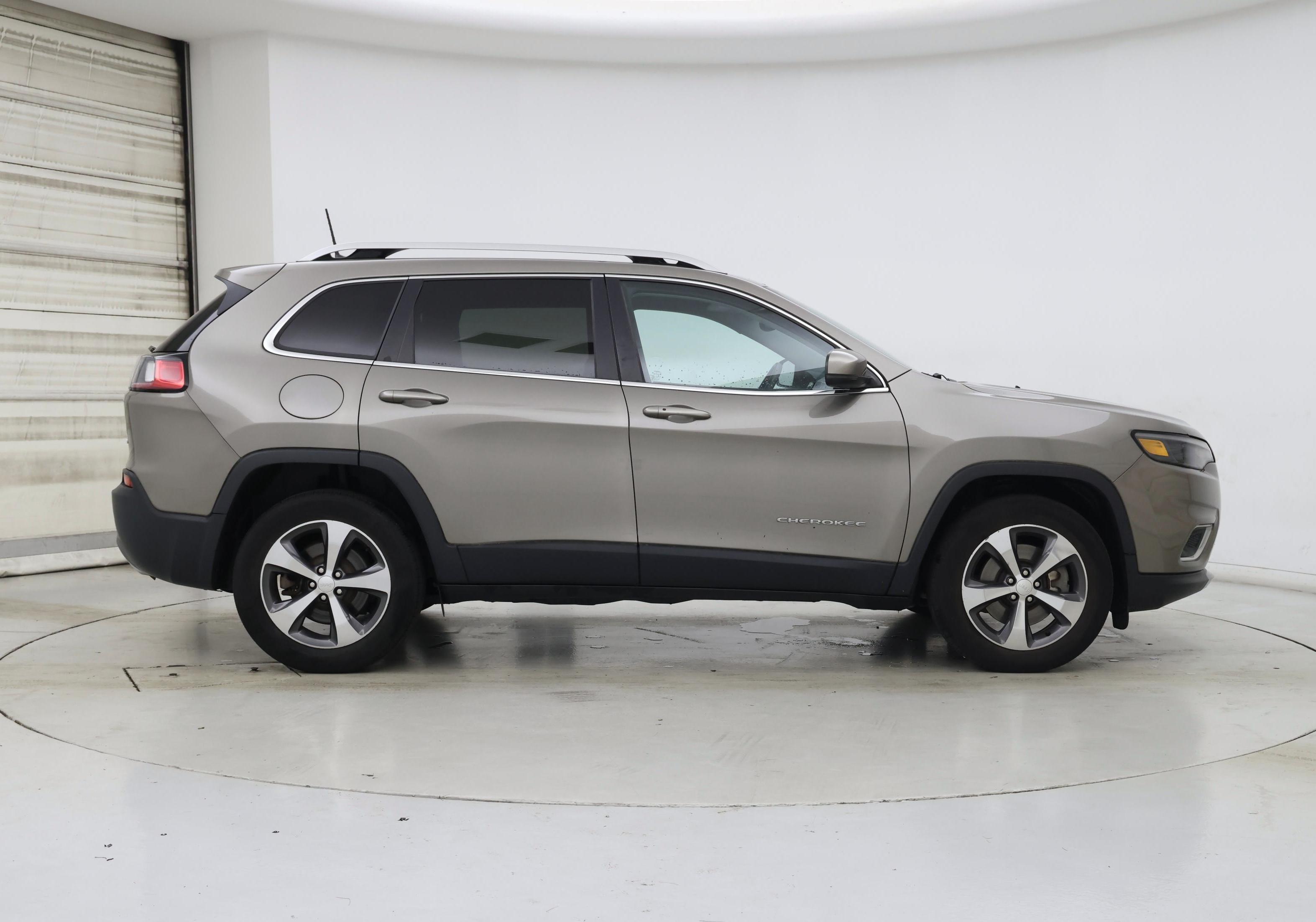 Thumbnail: 2019 Jeep Cherokee - 7