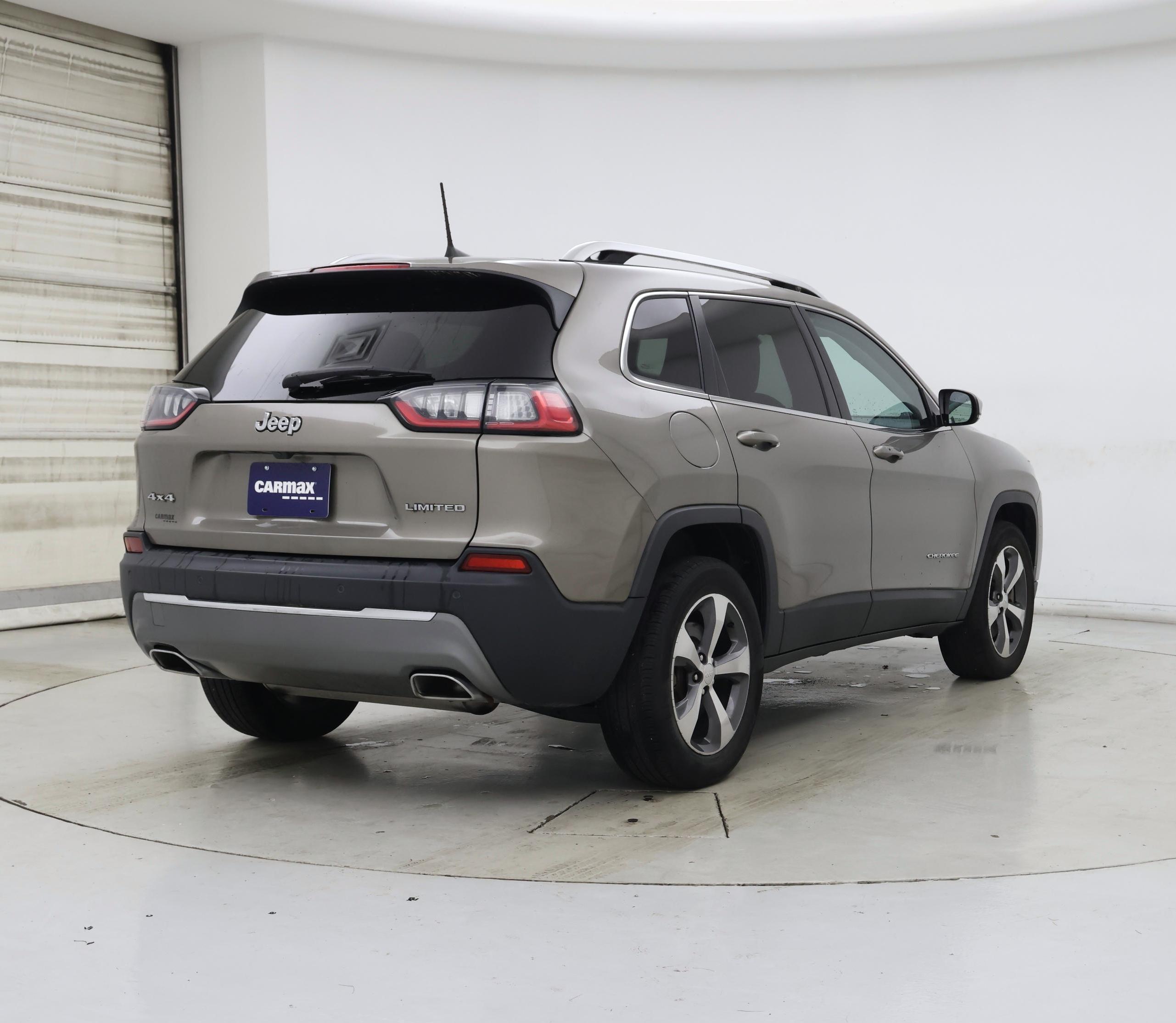 Thumbnail: 2019 Jeep Cherokee - 8