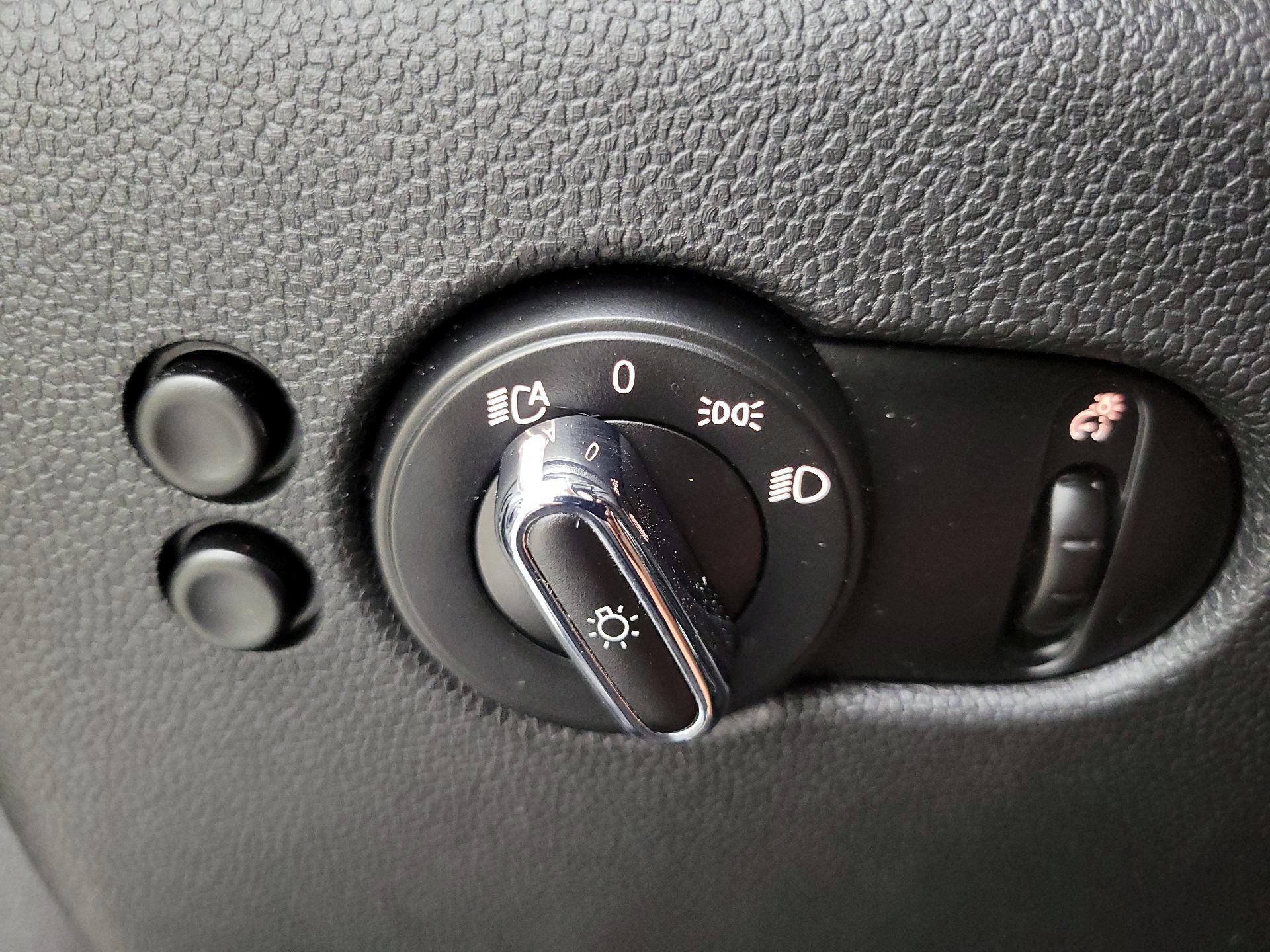 Thumbnail: 2015 MINI Cooper Hardtop - 13