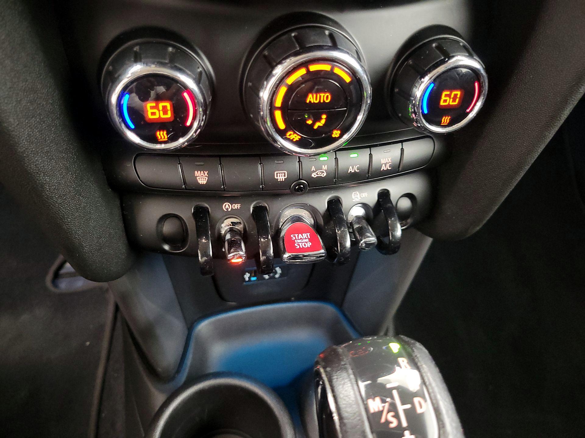 Thumbnail: 2015 MINI Cooper Hardtop - 15