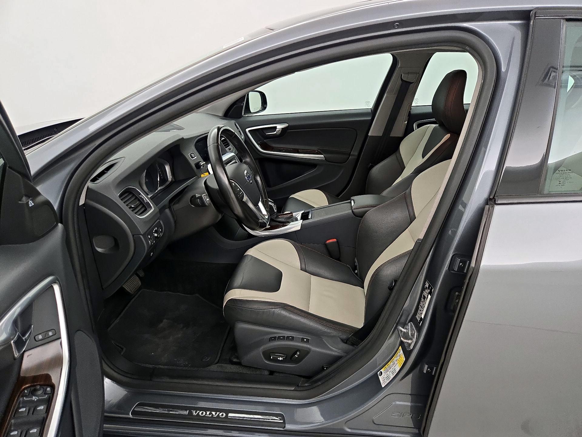 Thumbnail: 2016 Volvo S60 - 11