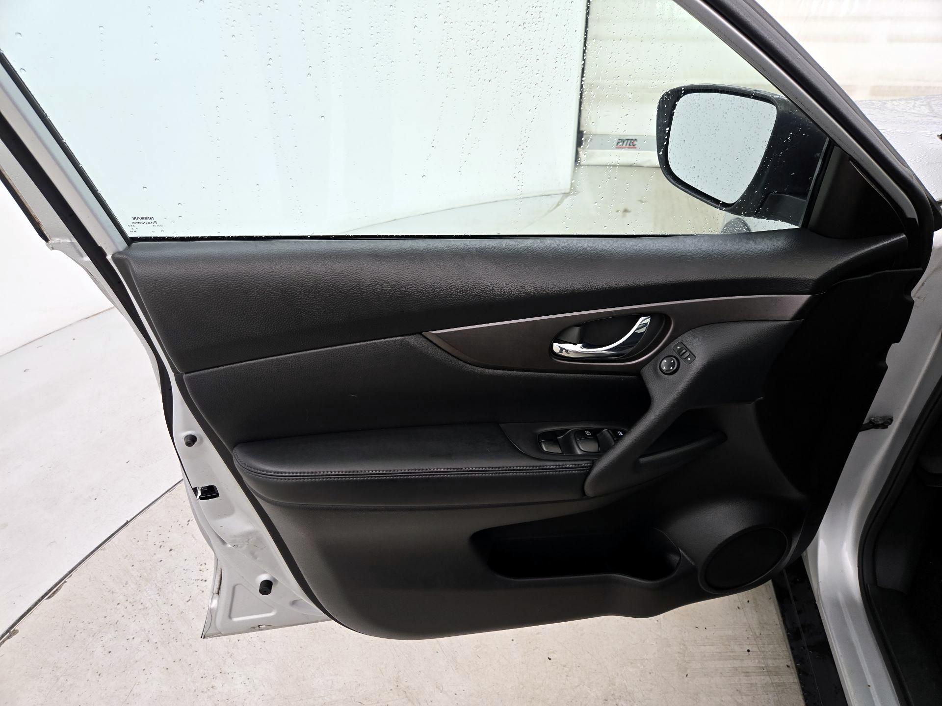 Thumbnail: 2014 Nissan Rogue - 12