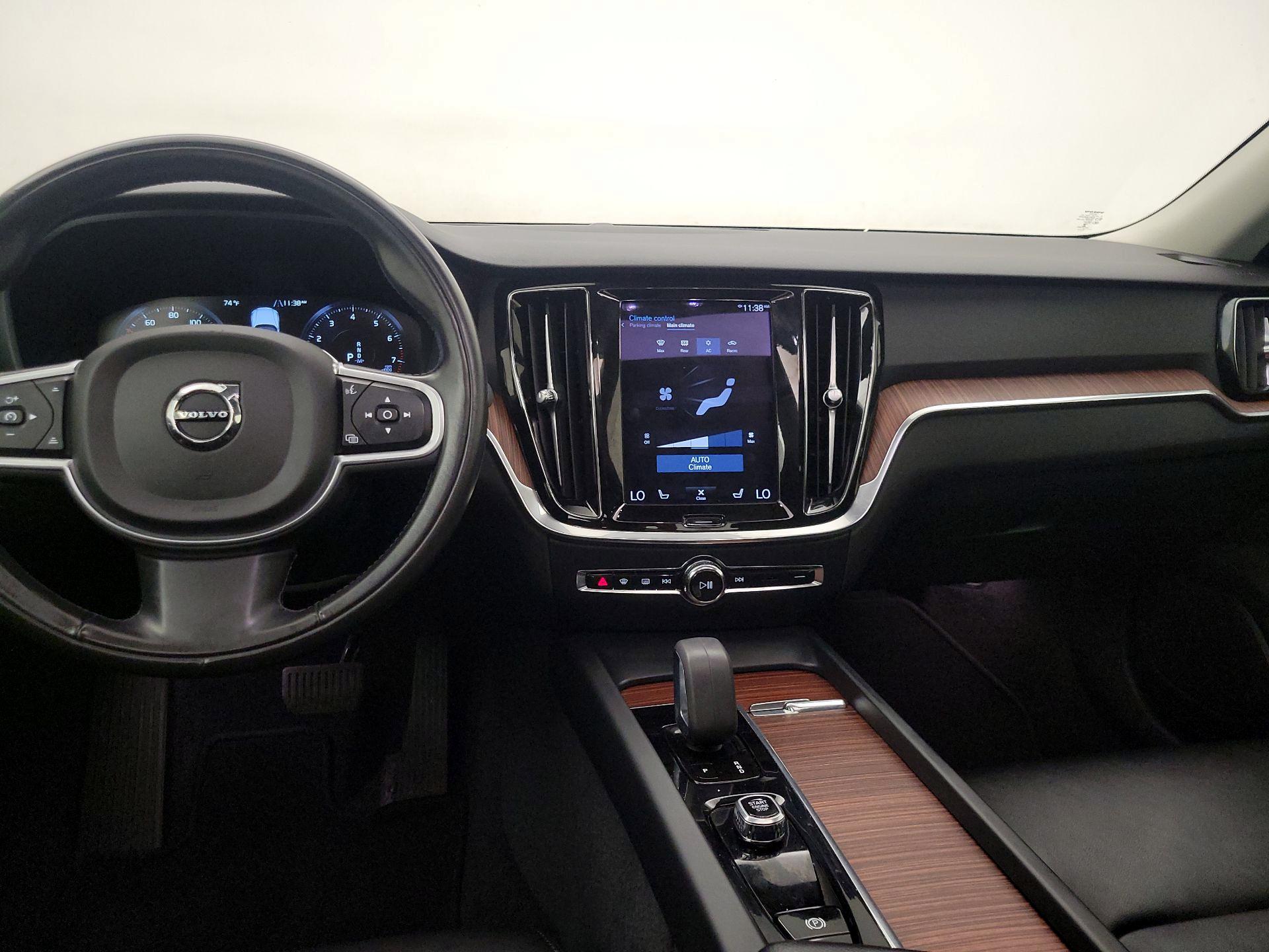 Thumbnail: 2022 Volvo S60 - 9