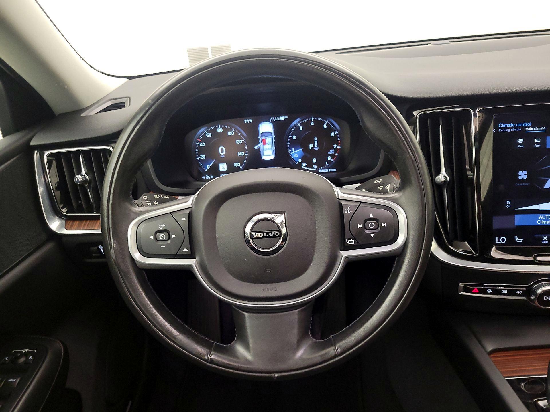 Thumbnail: 2022 Volvo S60 - 10