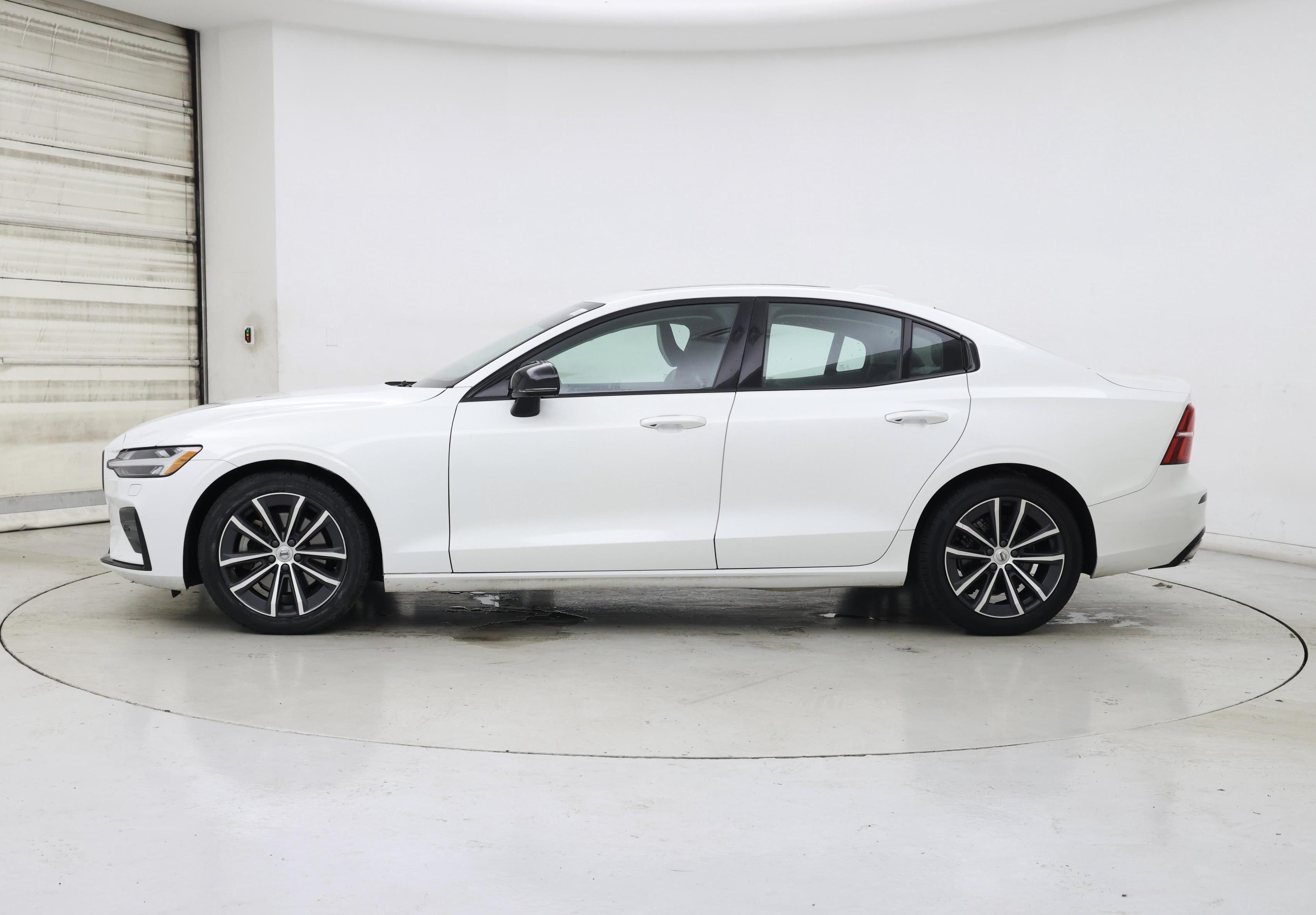 Thumbnail: 2022 Volvo S60 - 3