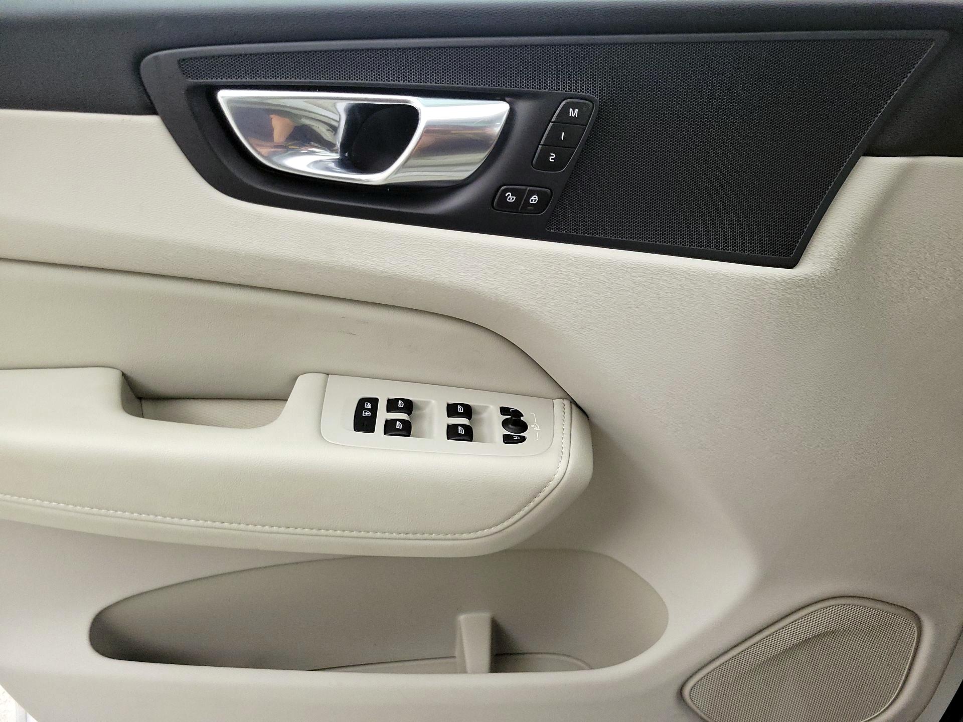 Thumbnail: 2023 Volvo XC60 - 12