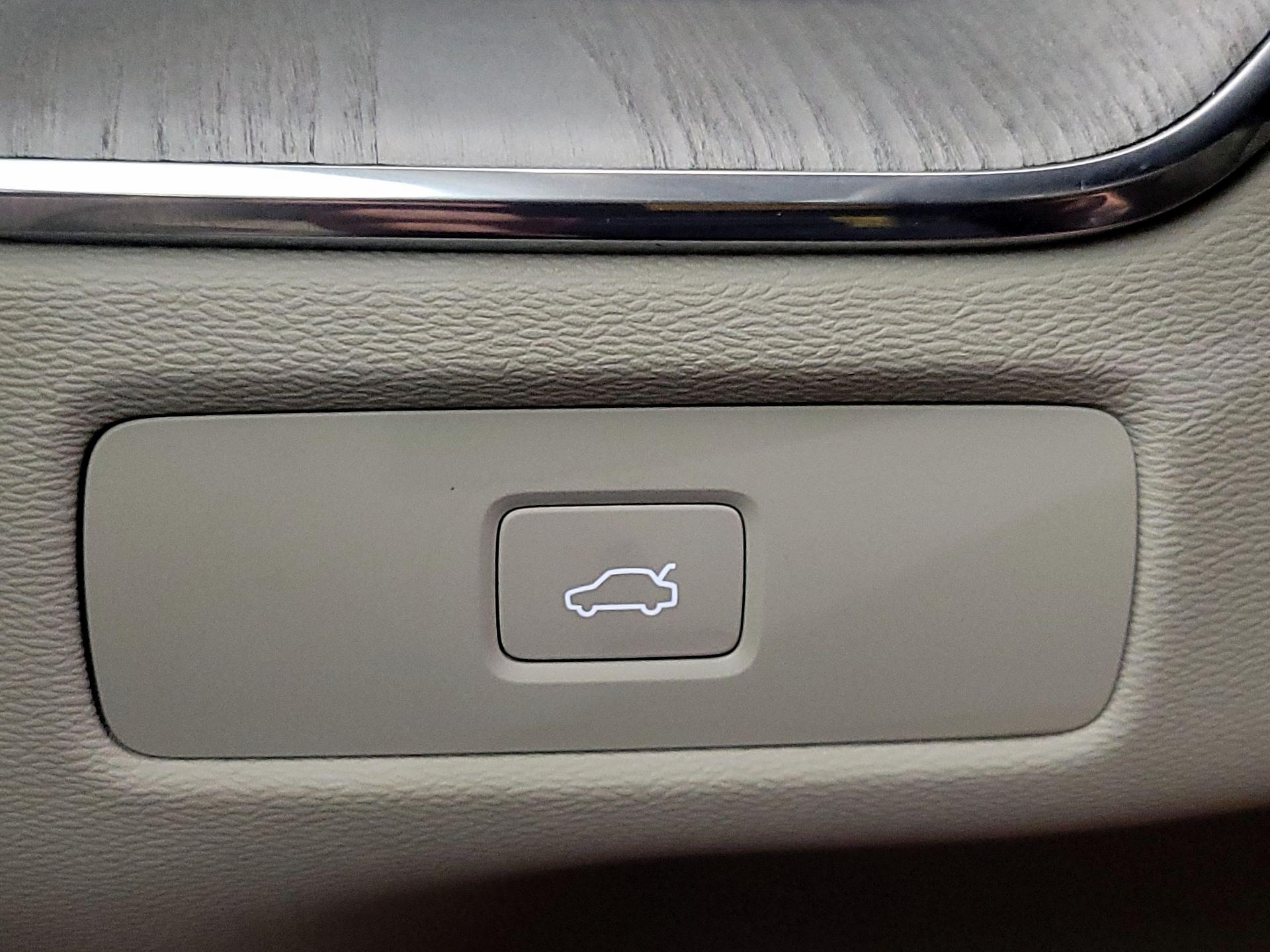 Thumbnail: 2023 Volvo XC60 - 13