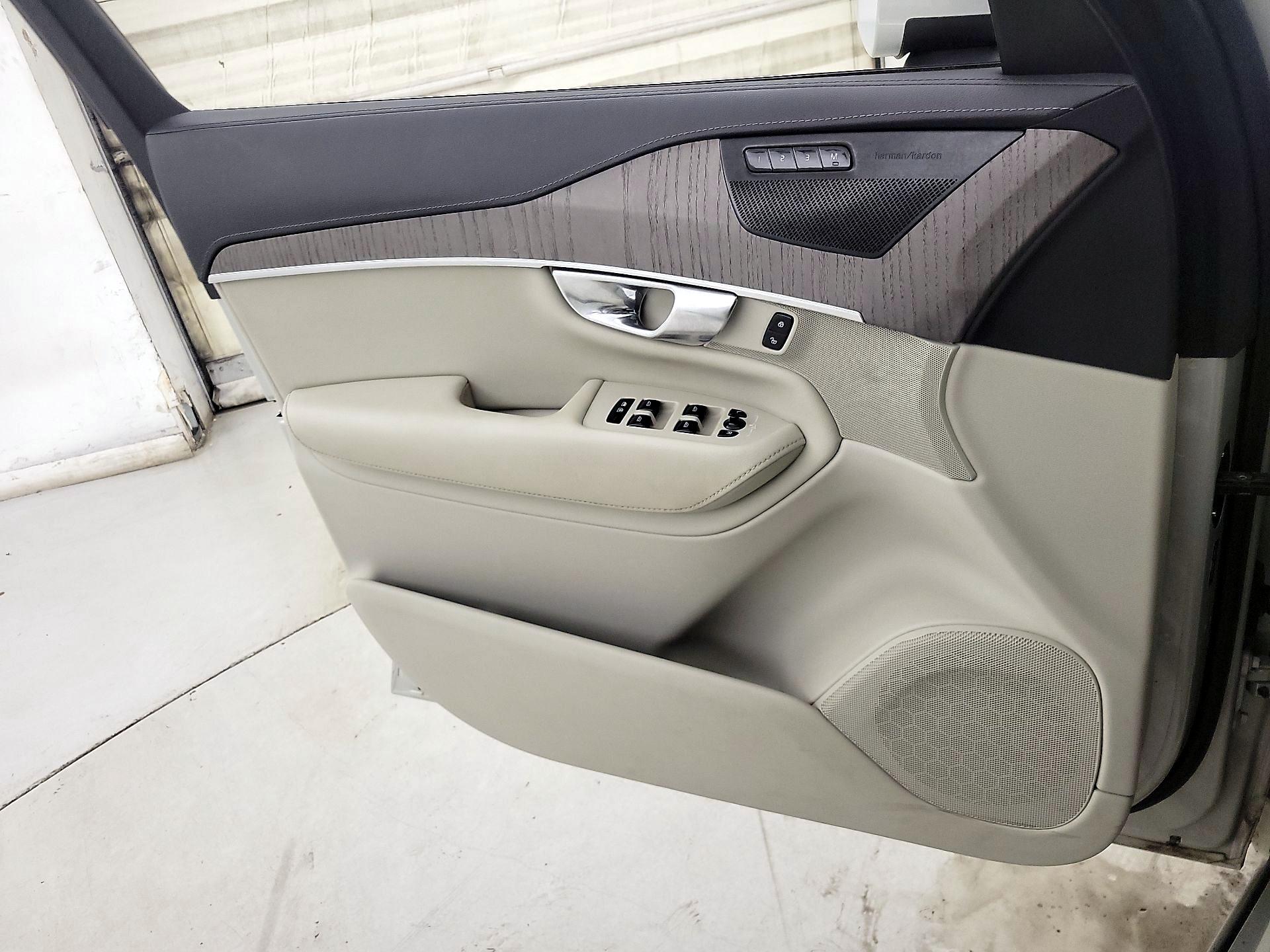 Thumbnail: 2022 Volvo XC90 - 12