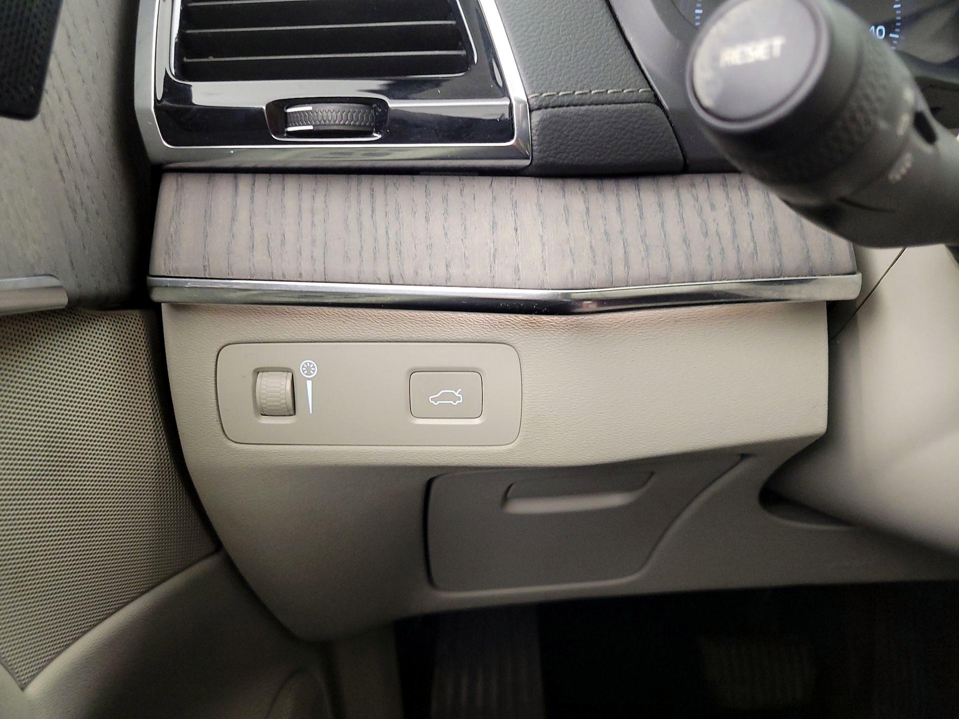 Thumbnail: 2022 Volvo XC90 - 13