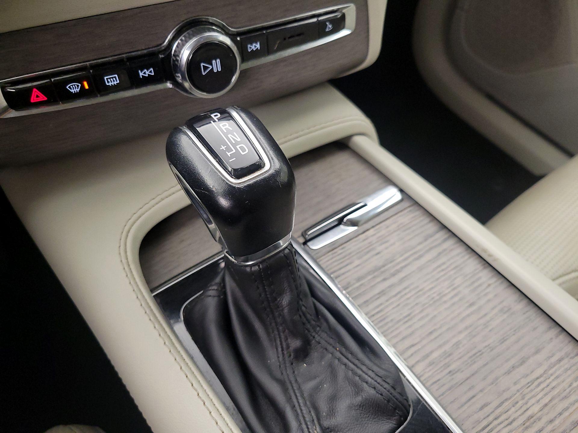 Thumbnail: 2022 Volvo XC90 - 18