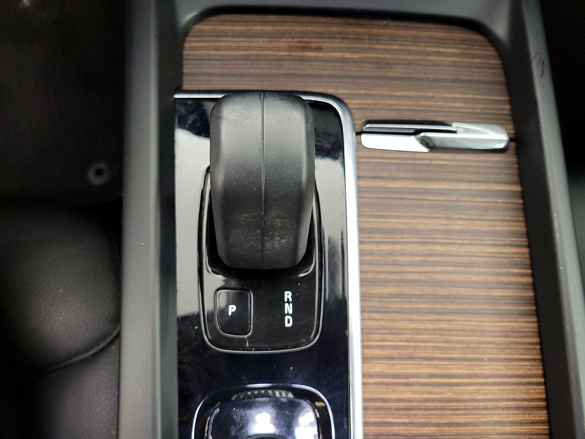 Thumbnail: 2022 Volvo XC60 - 15