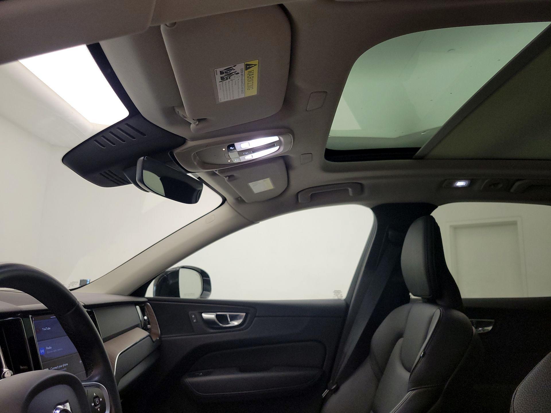 Thumbnail: 2022 Volvo XC60 - 17