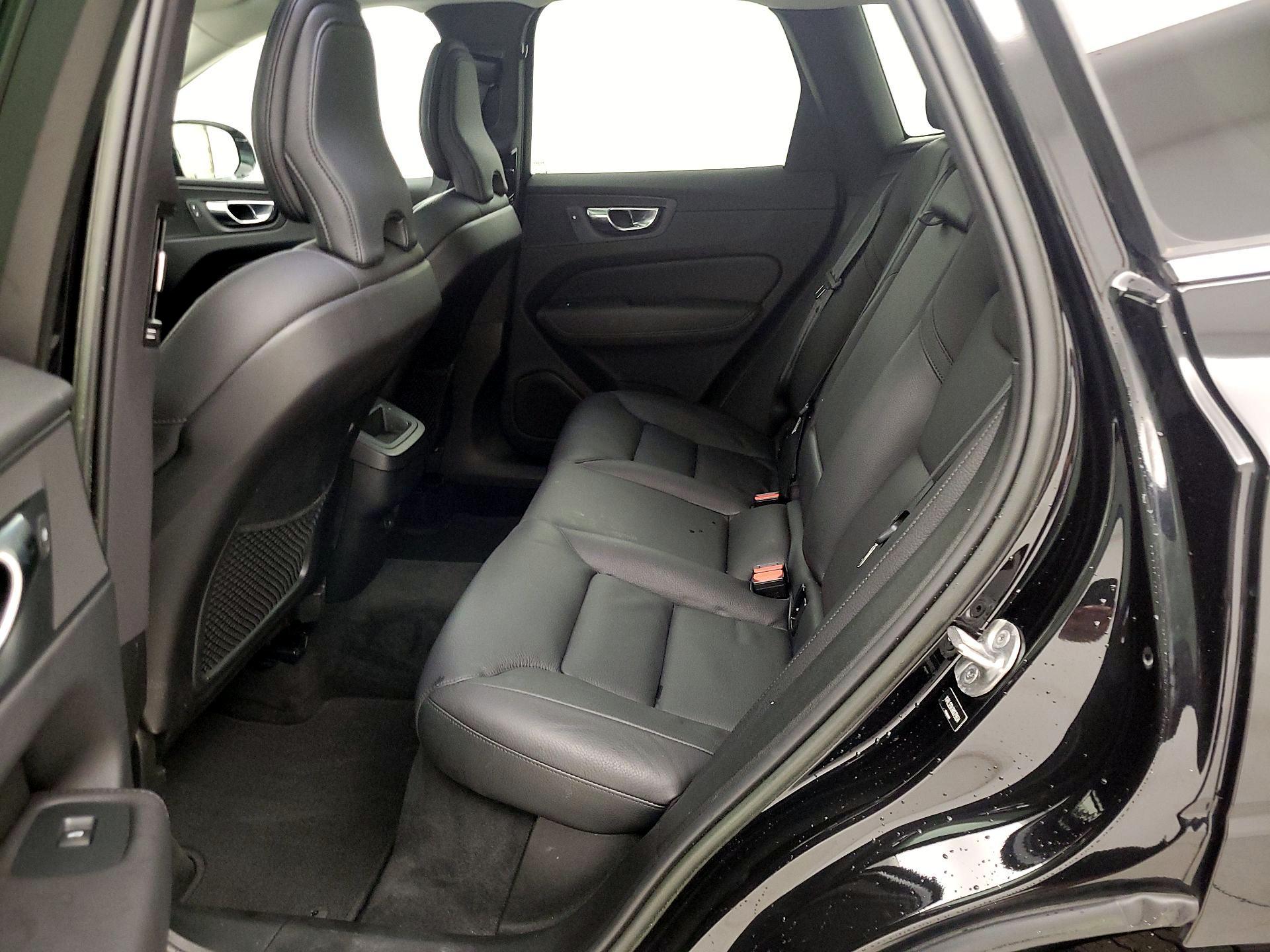 Thumbnail: 2022 Volvo XC60 - 18