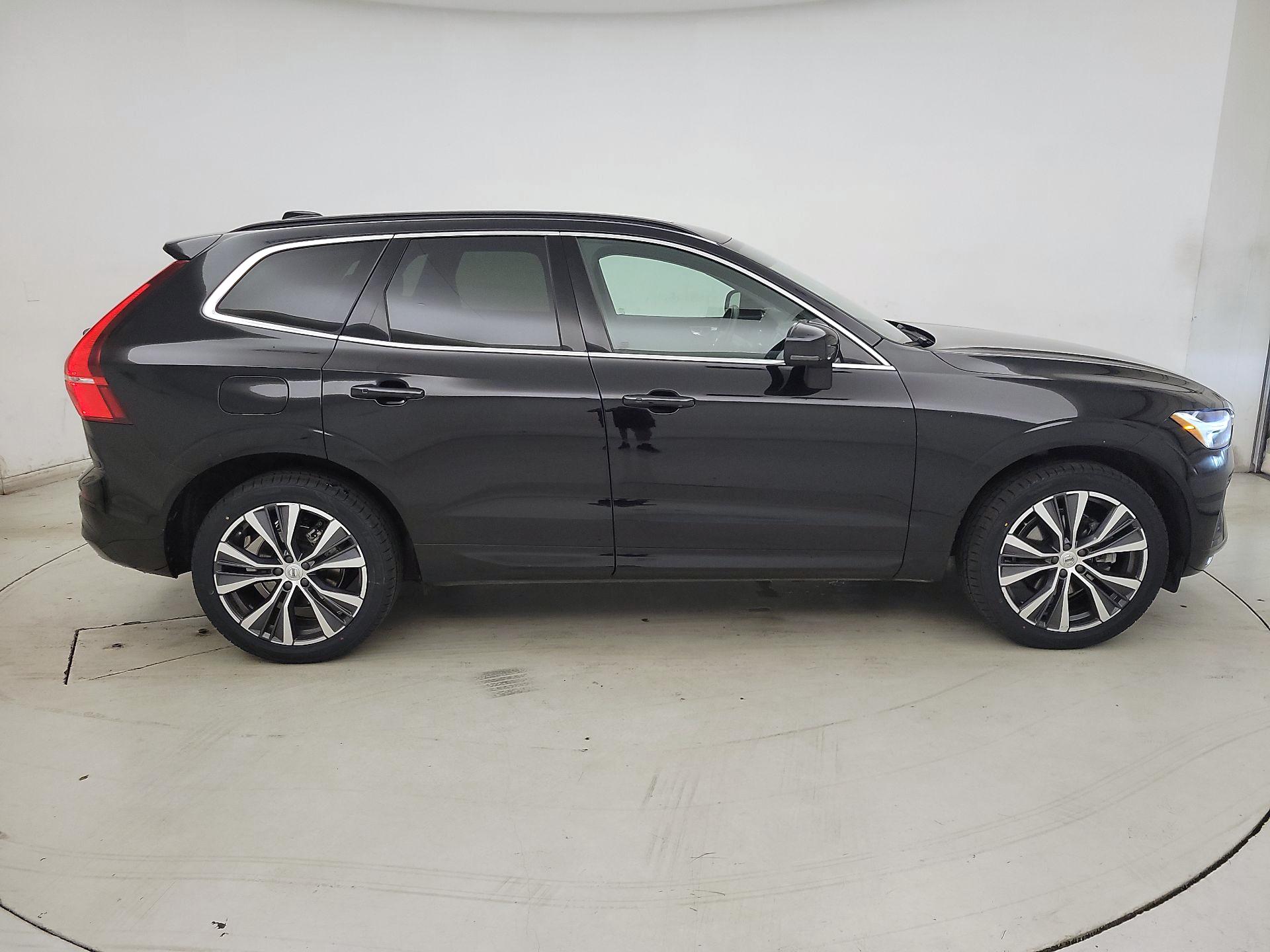 Thumbnail: 2022 Volvo XC60 - 4