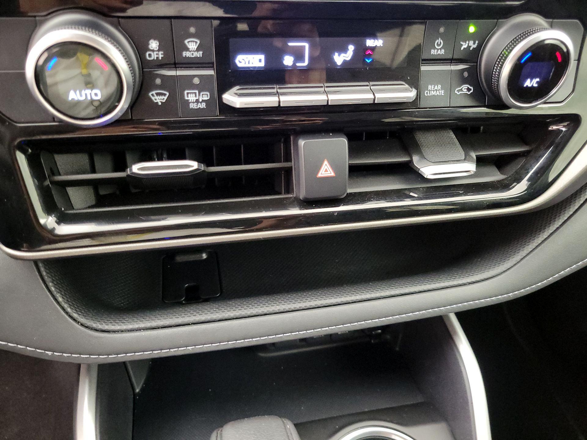 Thumbnail: 2020 Toyota Highlander - 15