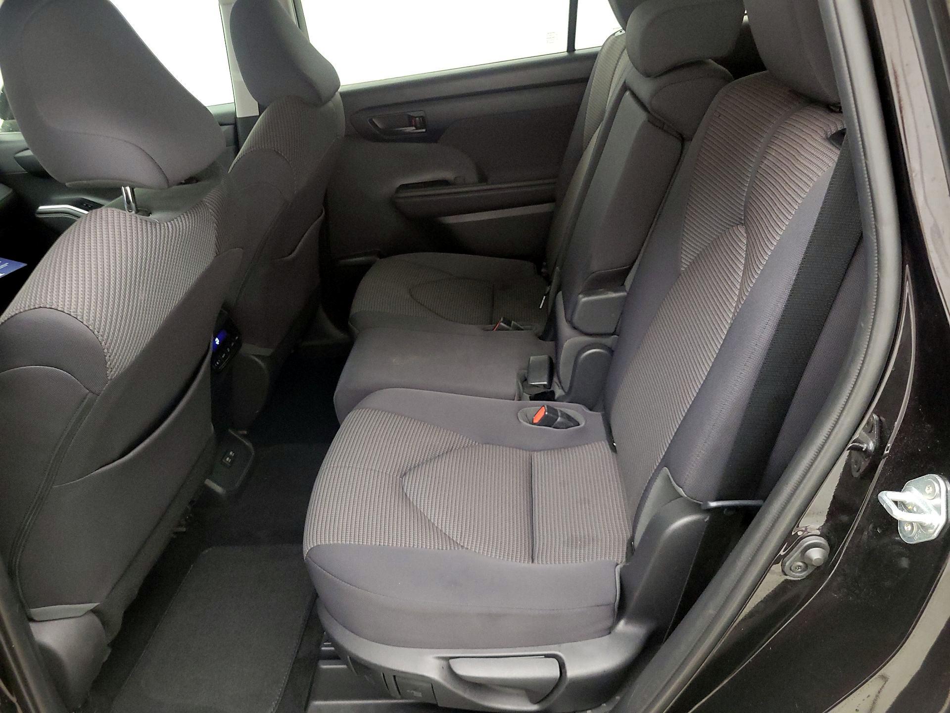 Thumbnail: 2020 Toyota Highlander - 18