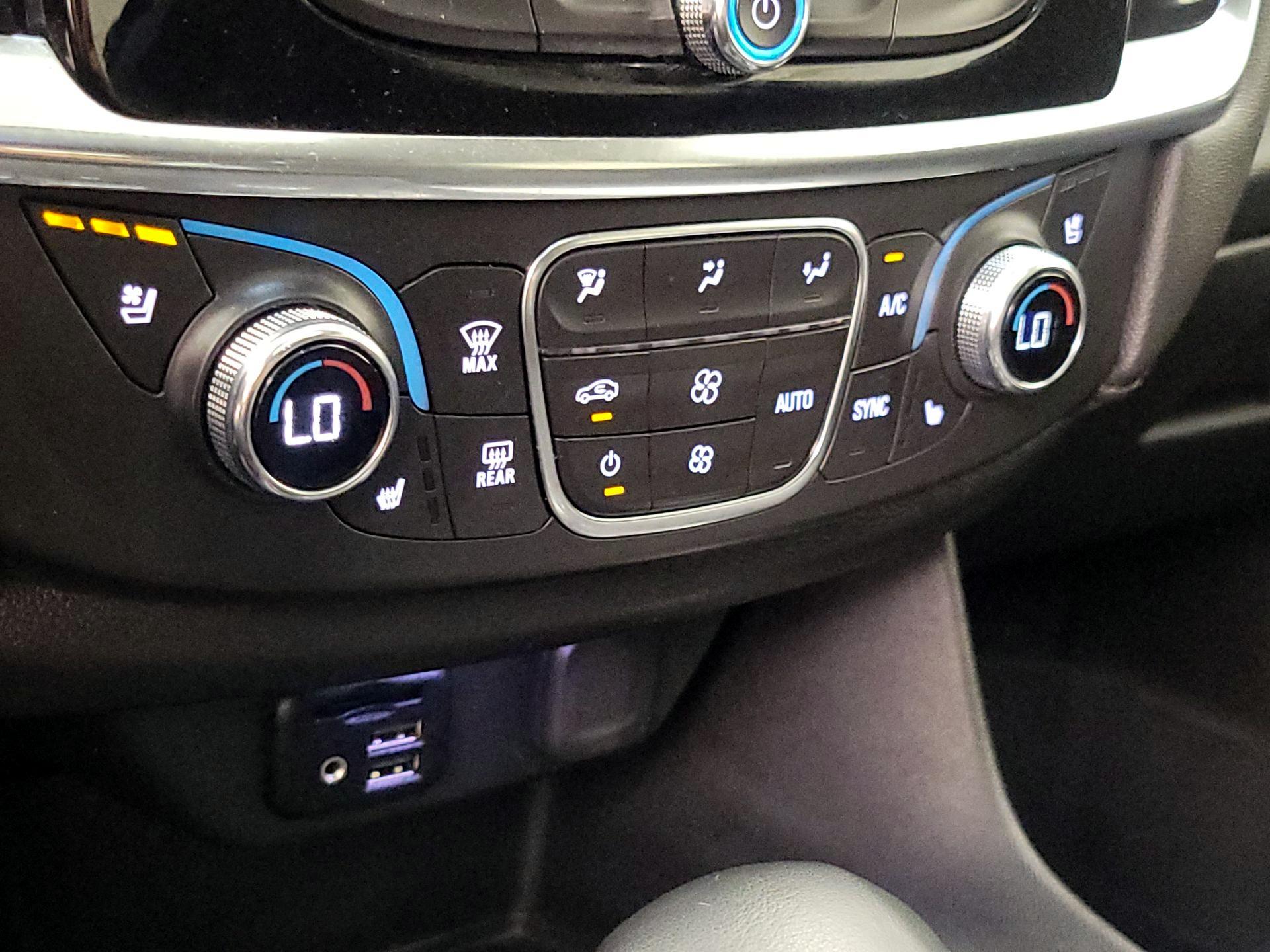 Thumbnail: 2023 Chevrolet Traverse - 16