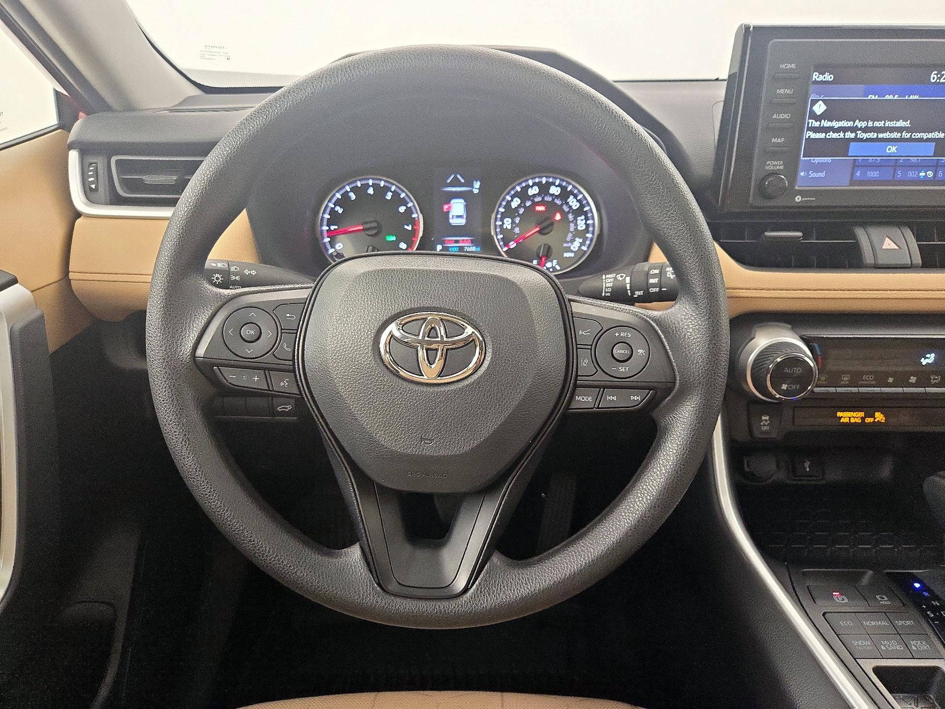 Thumbnail: 2022 Toyota RAV4 - 10