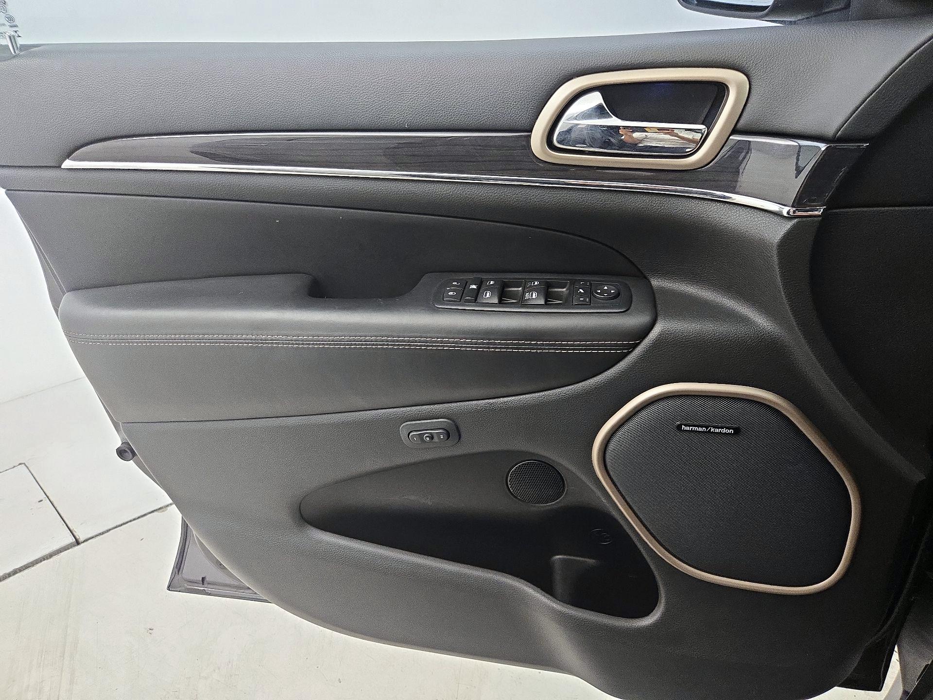 Thumbnail: 2015 Jeep Grand Cherokee - 12