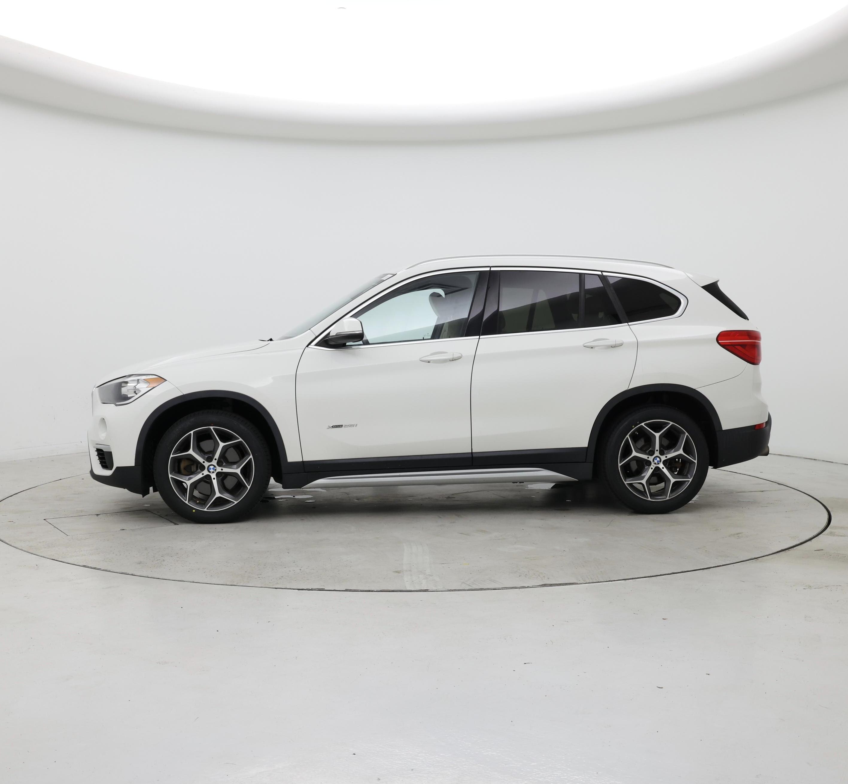 Thumbnail: 2018 BMW X1 - 3