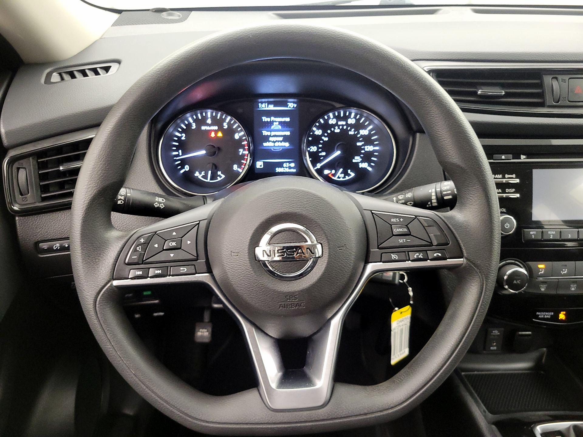 Thumbnail: 2017 Nissan Rogue - 10