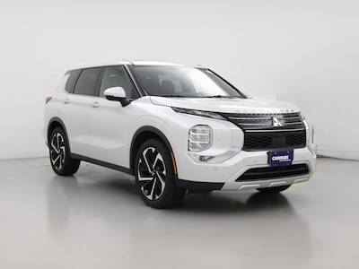 White 2023 Mitsubishi Outlander SE