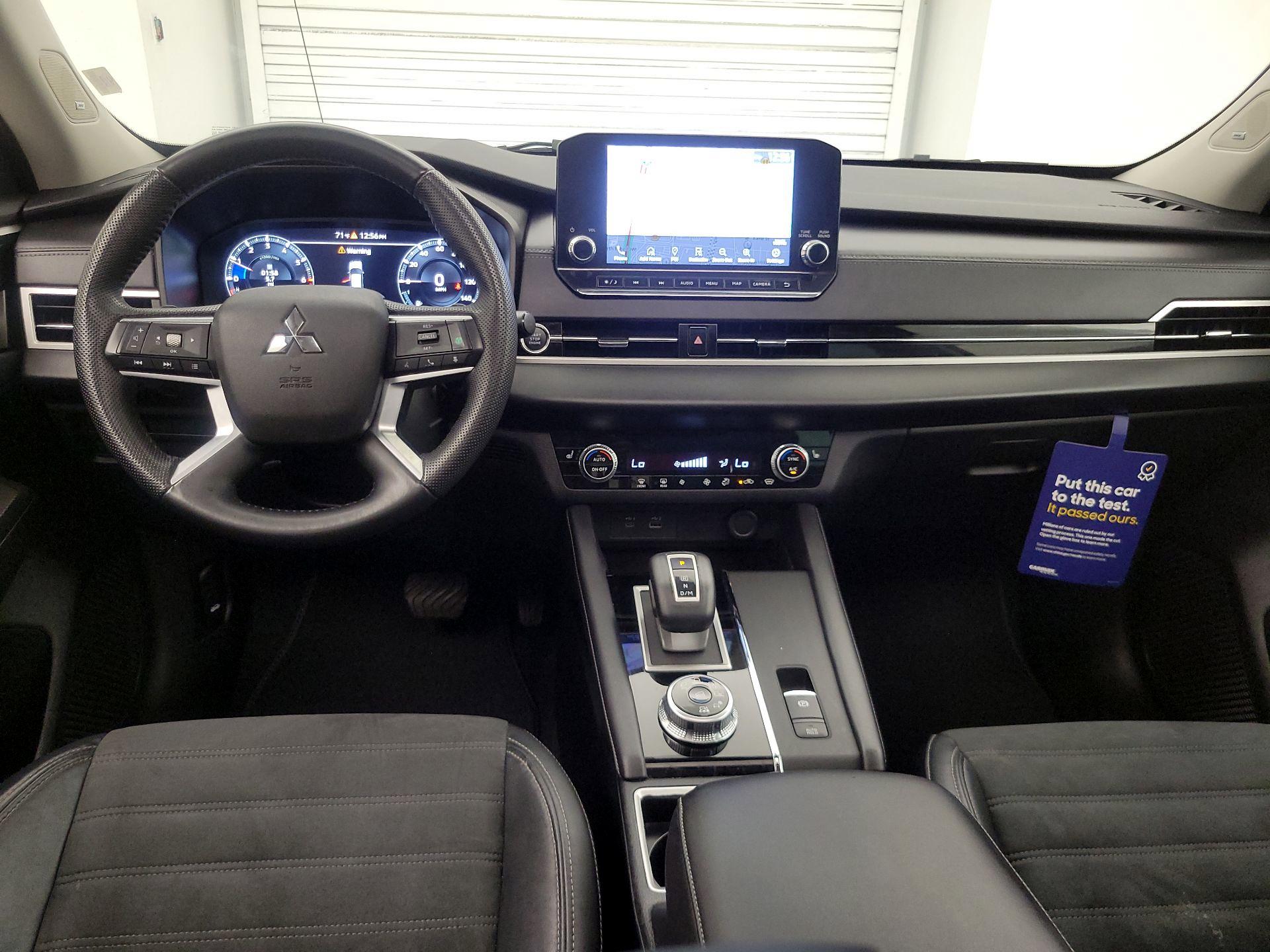 Thumbnail: 2023 Mitsubishi Outlander - 9