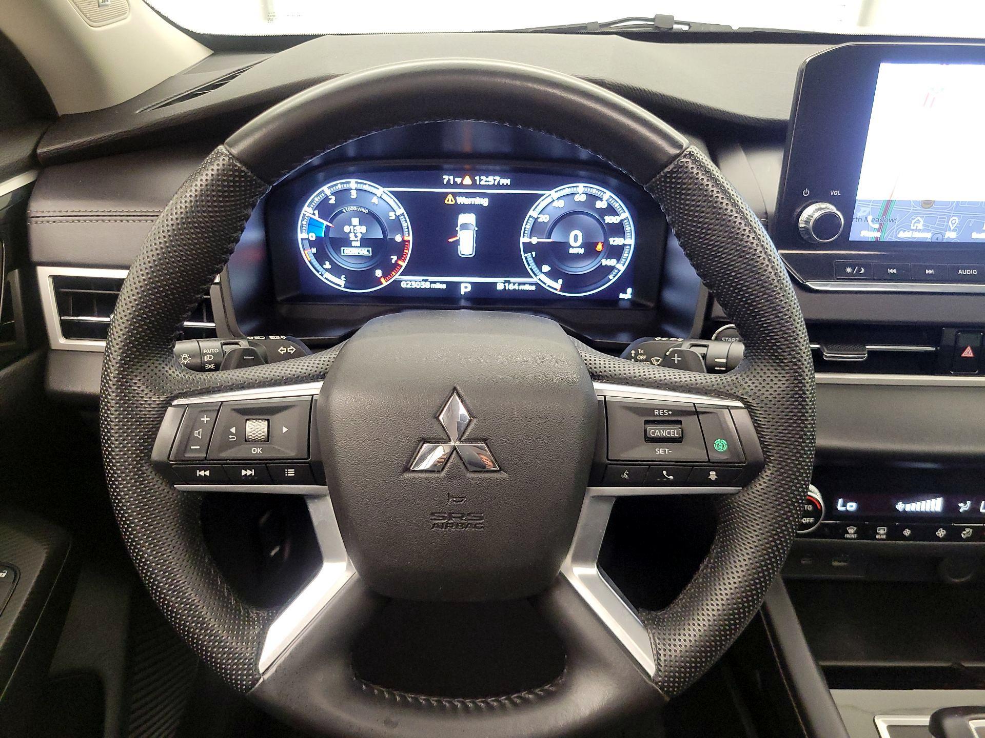 Thumbnail: 2023 Mitsubishi Outlander - 10