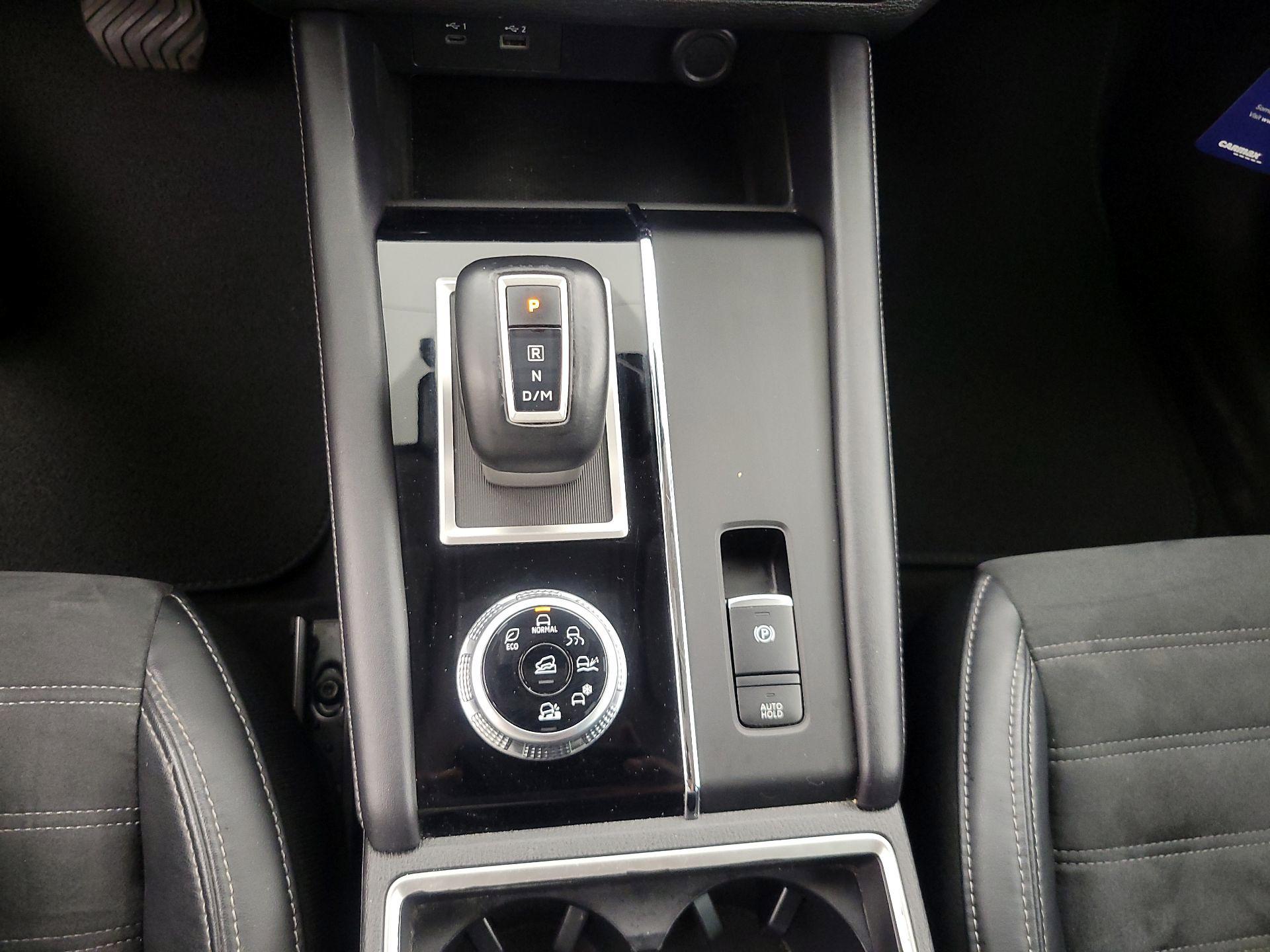 Thumbnail: 2023 Mitsubishi Outlander - 18