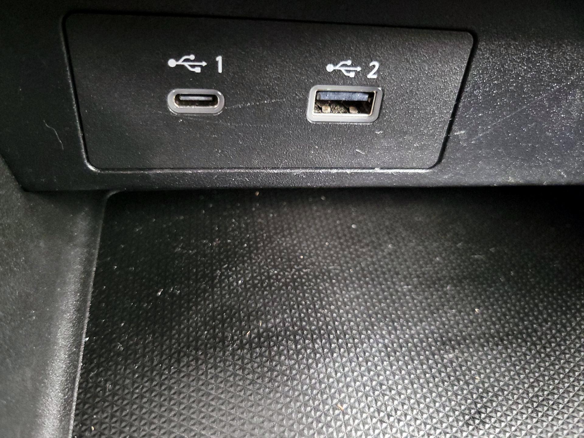 Thumbnail: 2023 Mitsubishi Outlander - 19