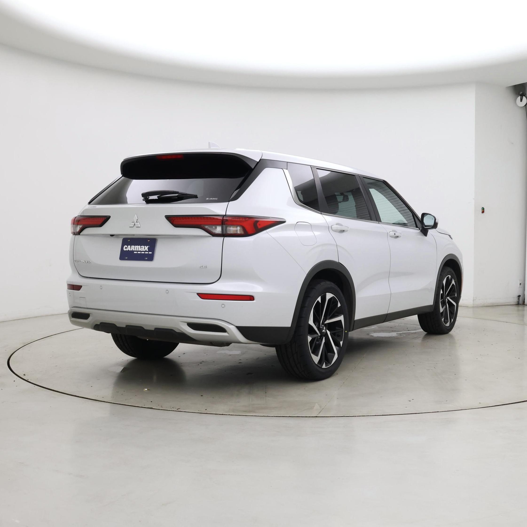 Thumbnail: 2023 Mitsubishi Outlander - 8