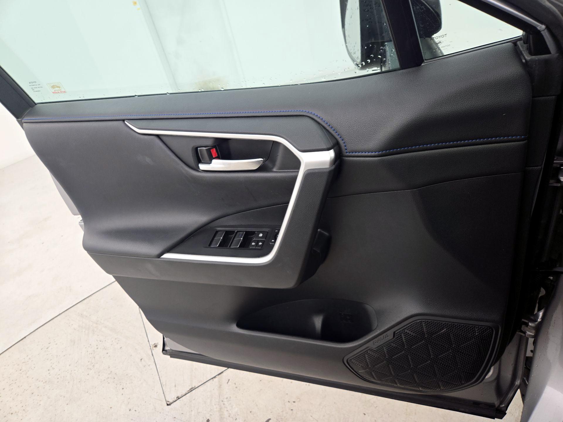 Thumbnail: 2021 Toyota RAV4 - 12