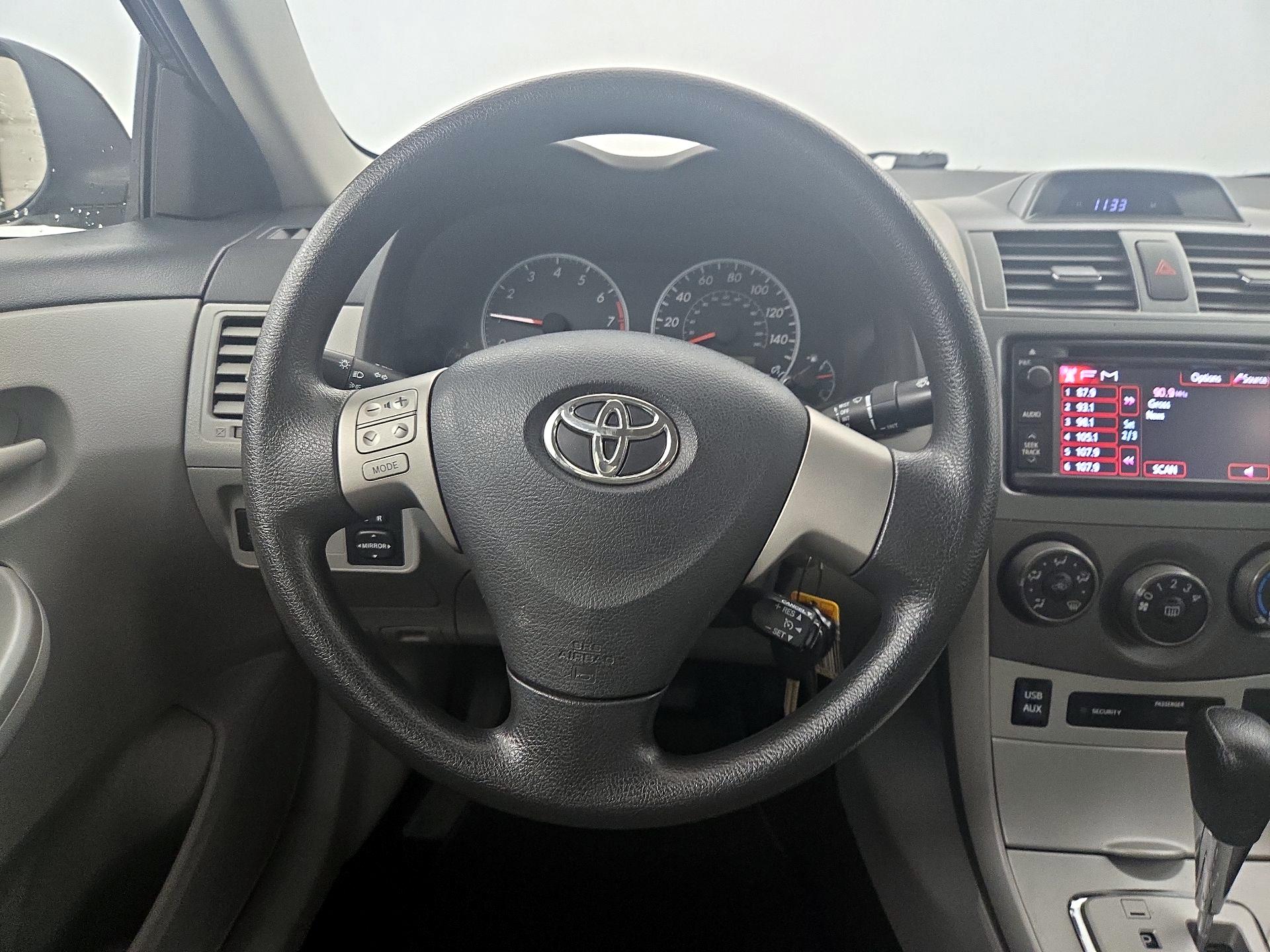 Thumbnail: 2013 Toyota Corolla - 10