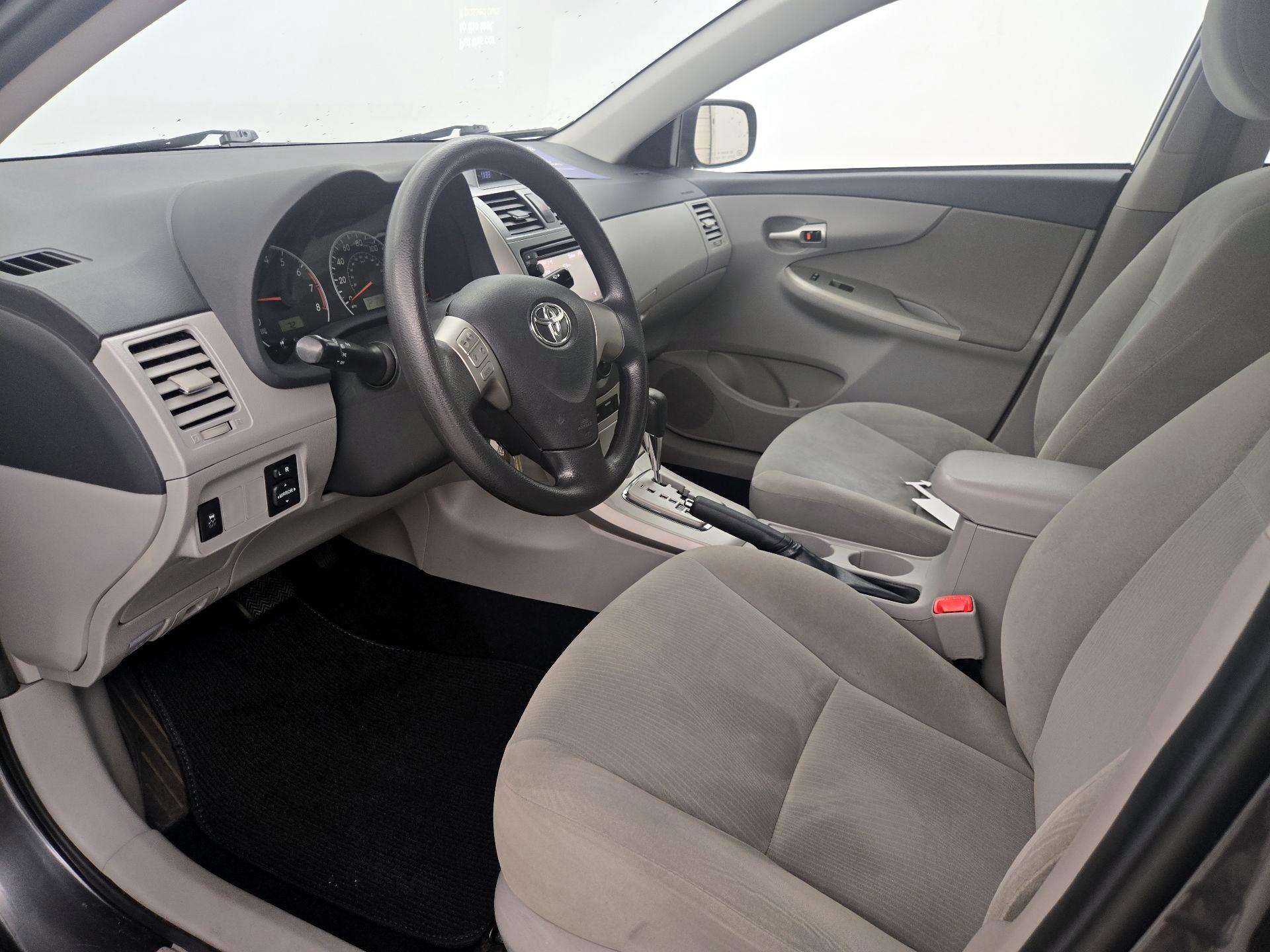 Thumbnail: 2013 Toyota Corolla - 11