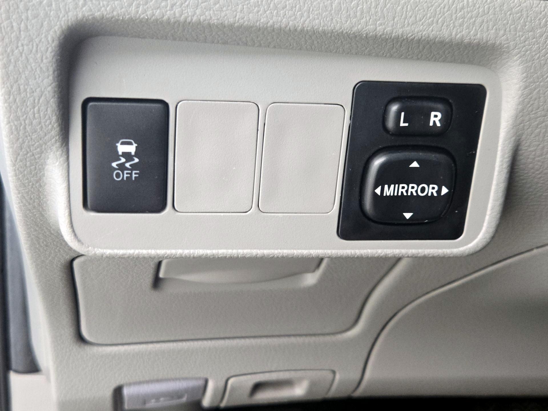Thumbnail: 2013 Toyota Corolla - 13