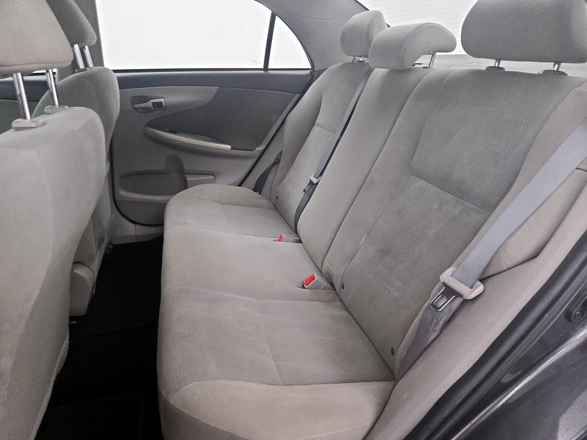 Thumbnail: 2013 Toyota Corolla - 18