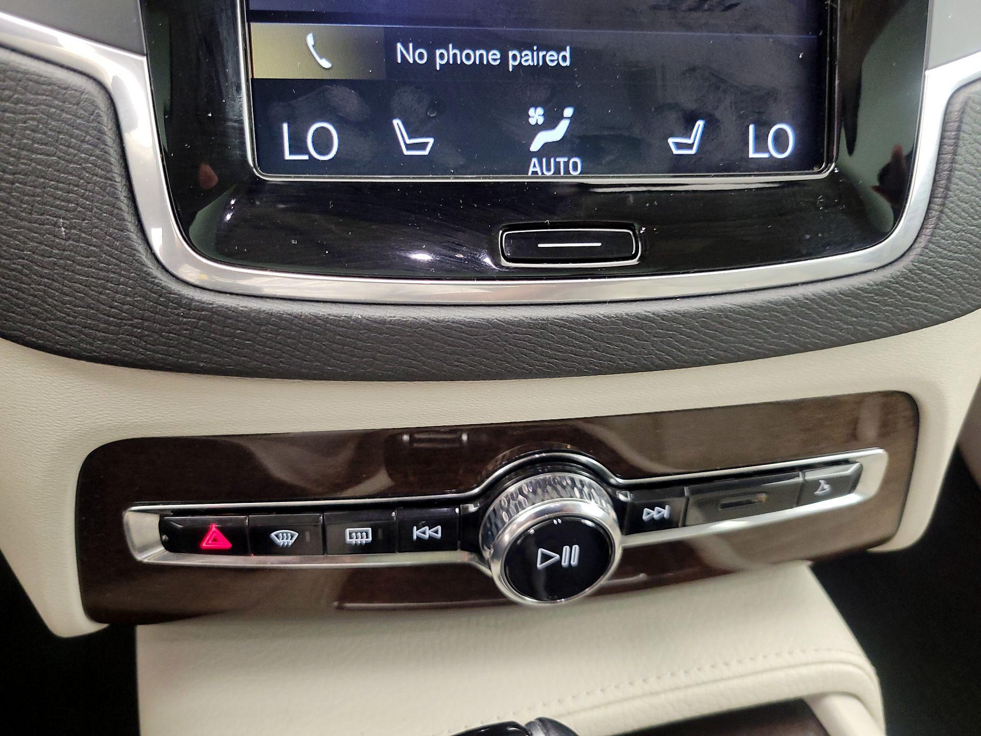 Thumbnail: 2019 Volvo XC90 - 17