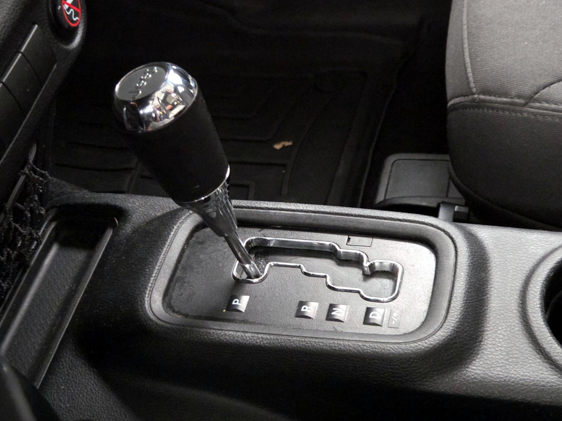 Thumbnail: 2016 Jeep Wrangler - 15