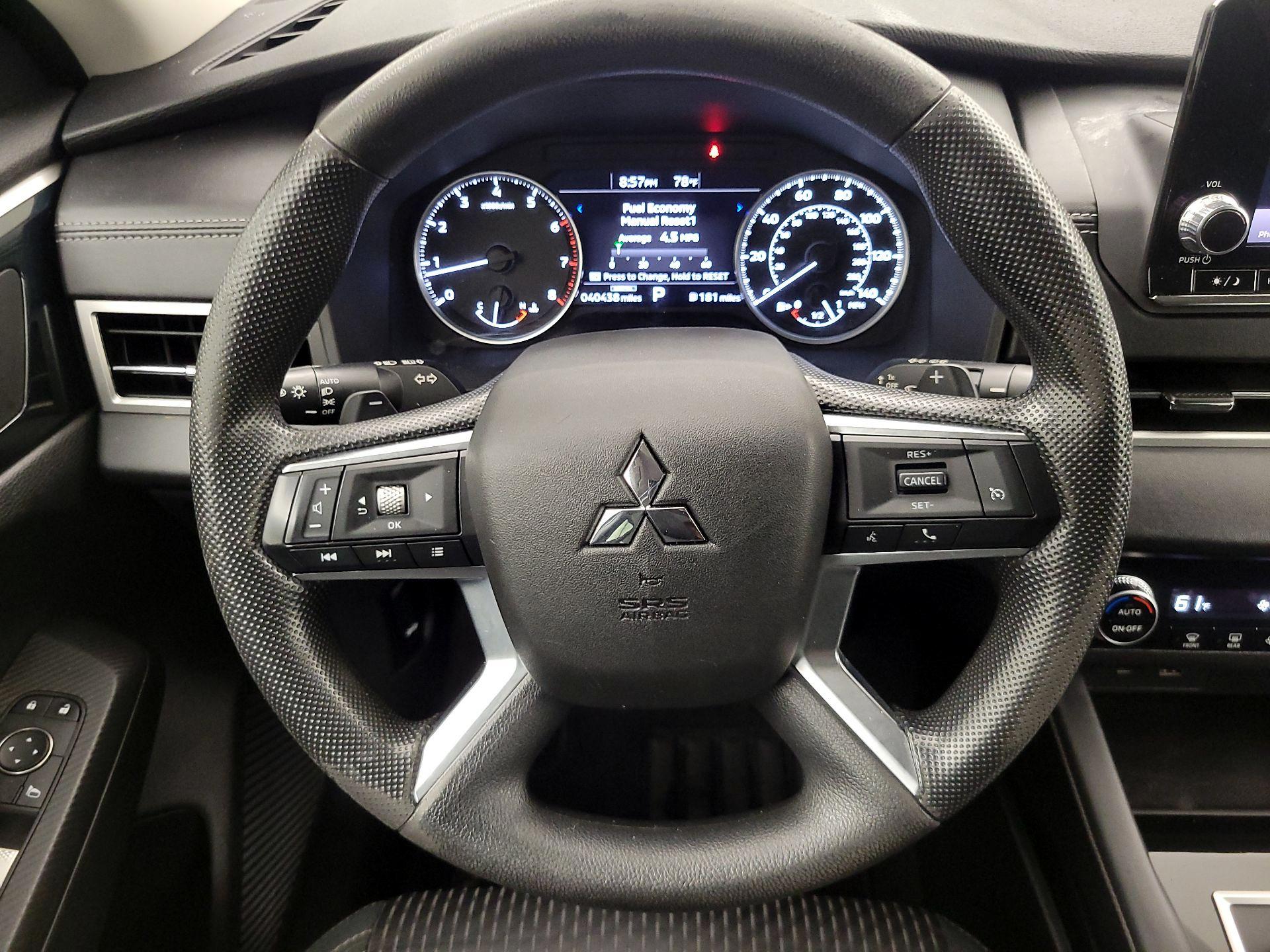 Thumbnail: 2022 Mitsubishi Outlander - 10