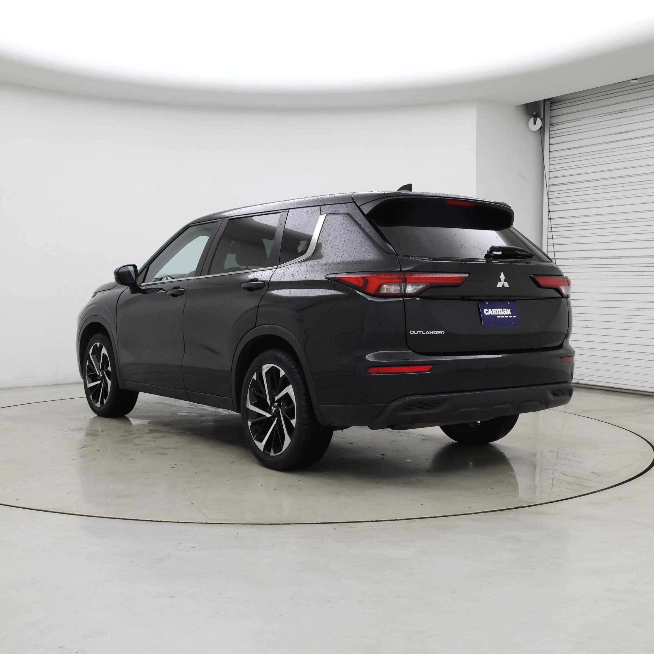 Thumbnail: 2022 Mitsubishi Outlander - 2