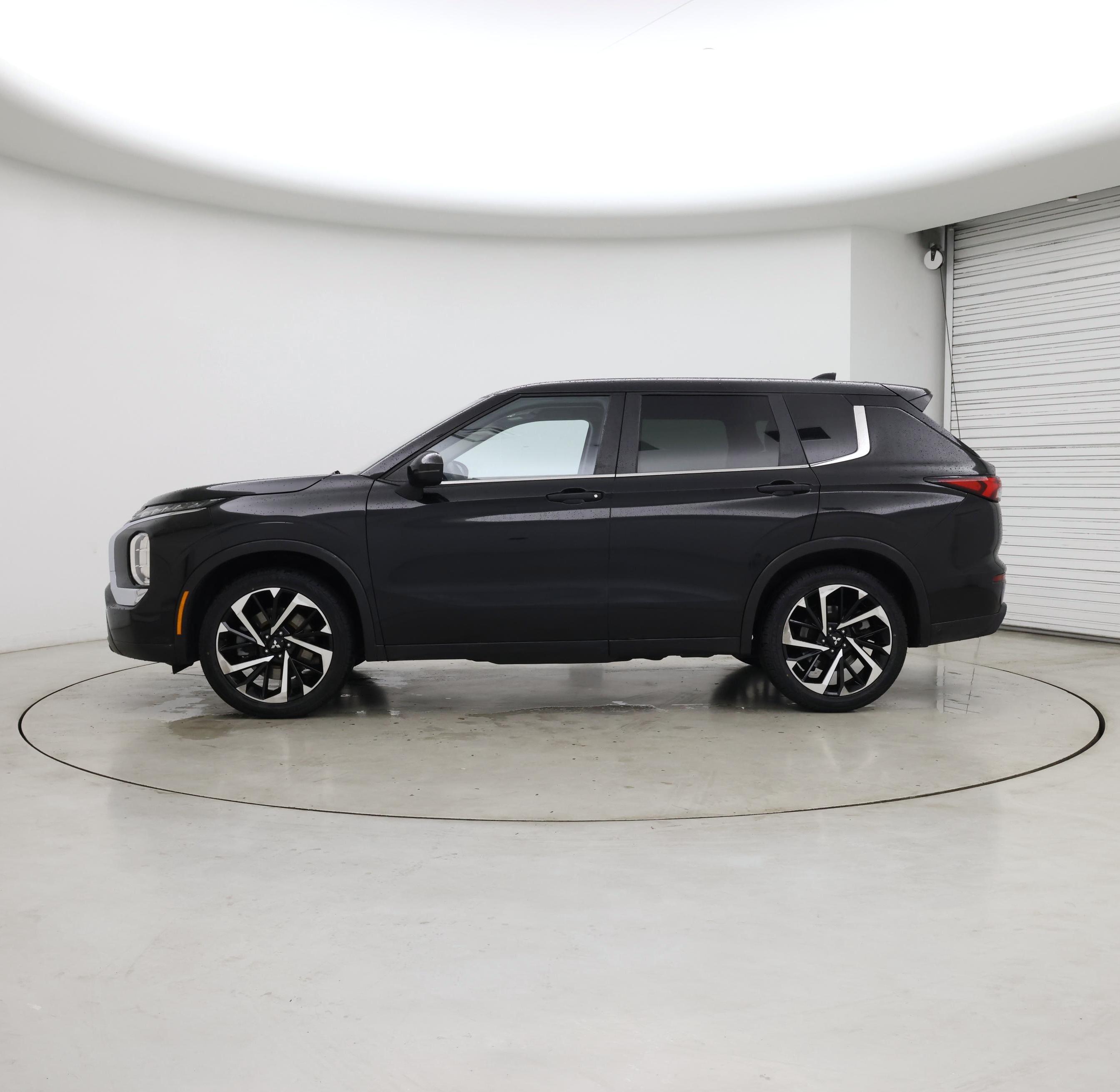 Thumbnail: 2022 Mitsubishi Outlander - 3