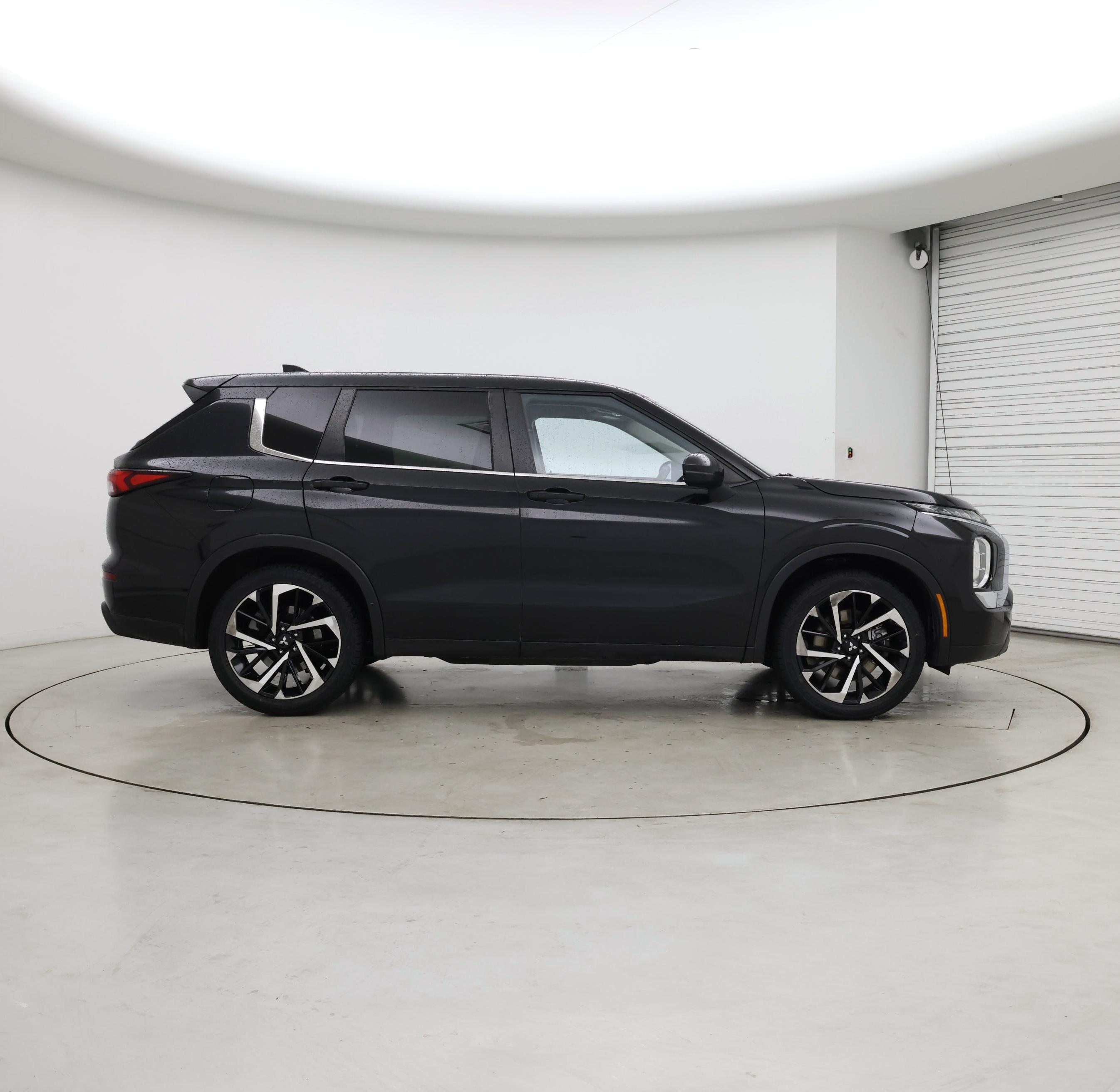 Thumbnail: 2022 Mitsubishi Outlander - 7