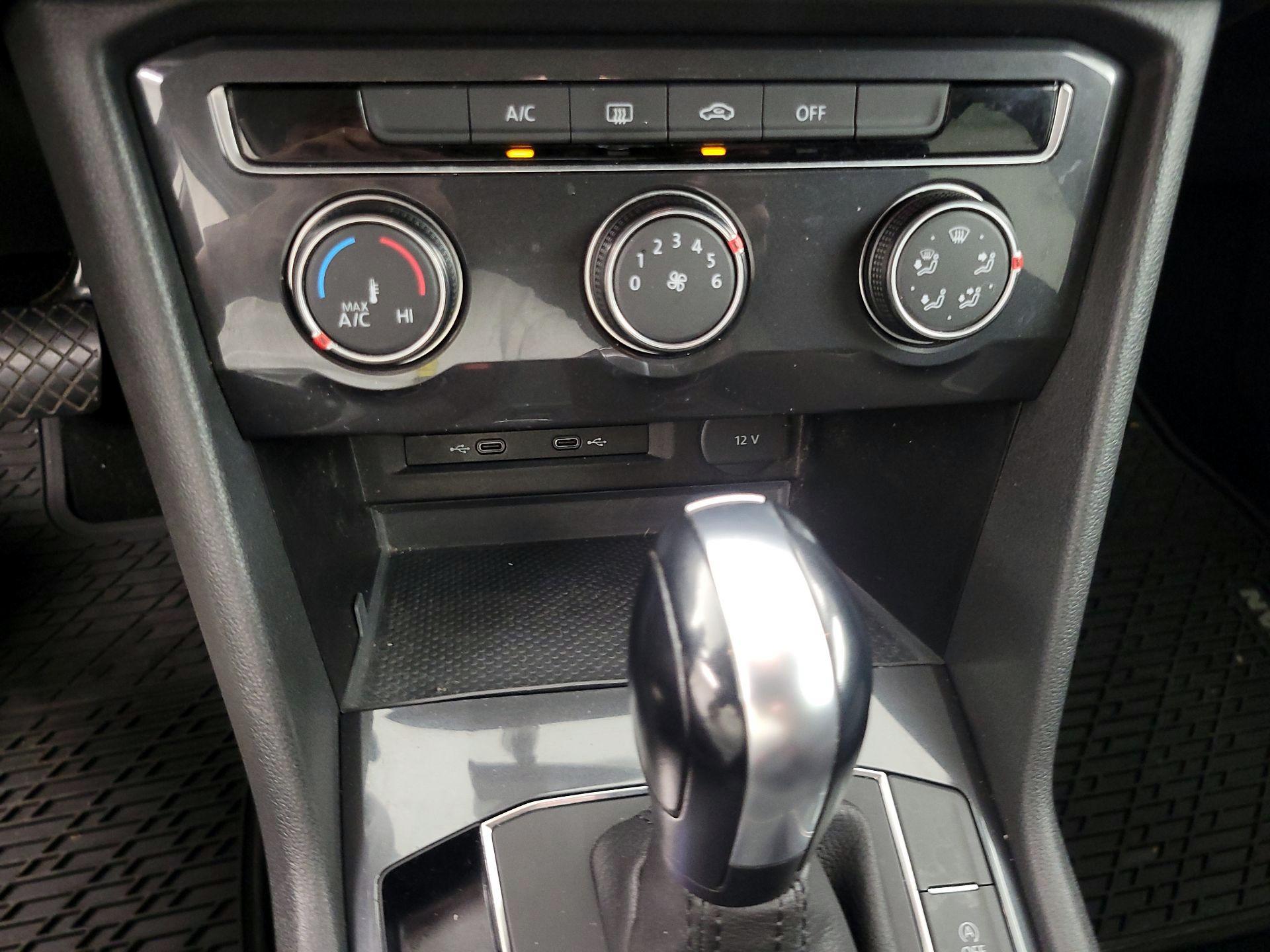 Thumbnail: 2020 Volkswagen Tiguan - 16