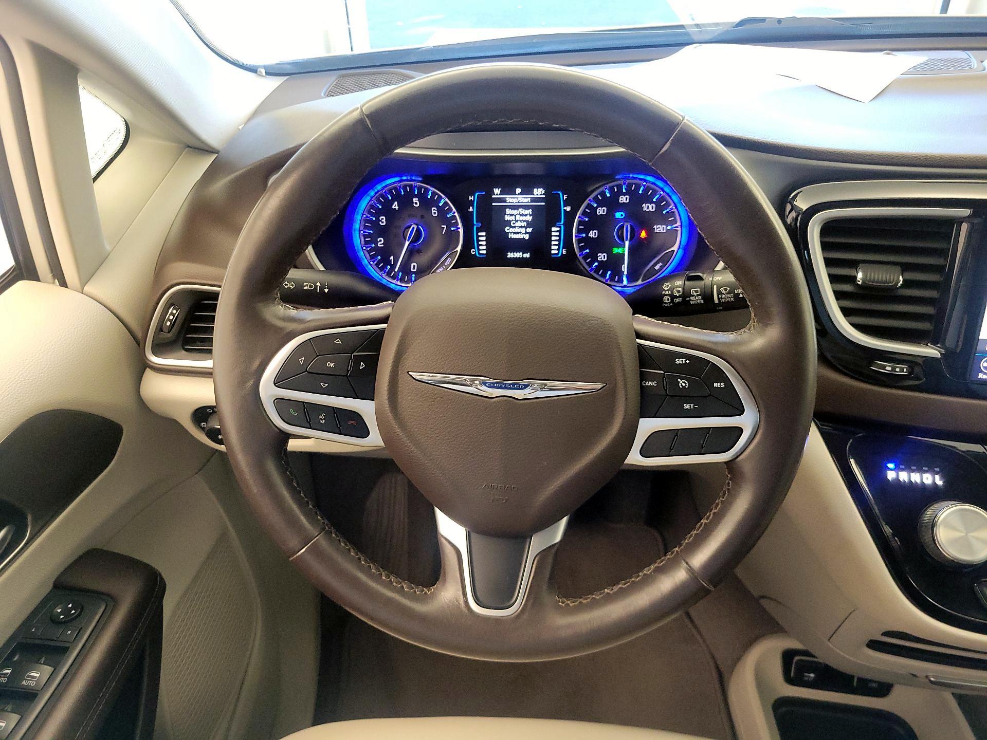 Thumbnail: 2019 Chrysler Pacifica - 10